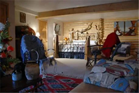 Photo of the whole room, Bed in Swan River Inn