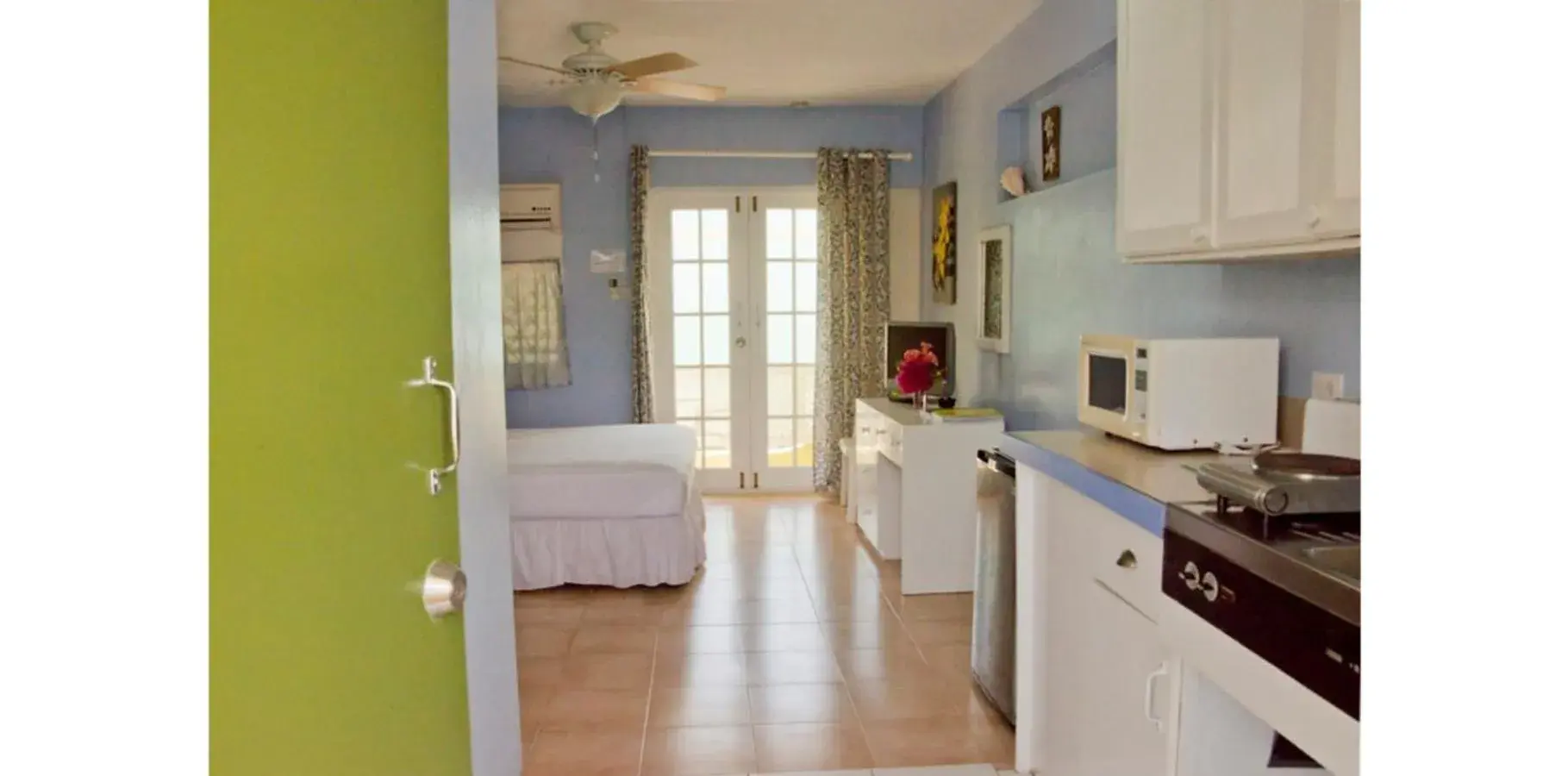 Photo of the whole room in Meridian Inn Photo of the whole room in Meridian Inn