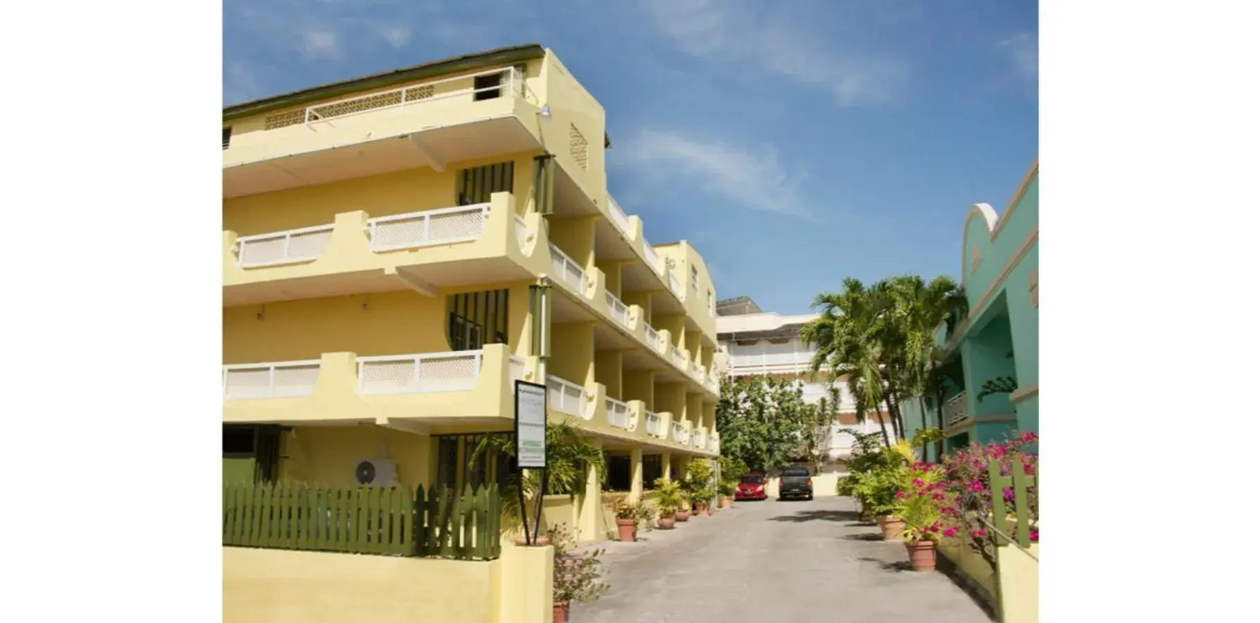 Property building in Meridian Inn Property building in Meridian Inn