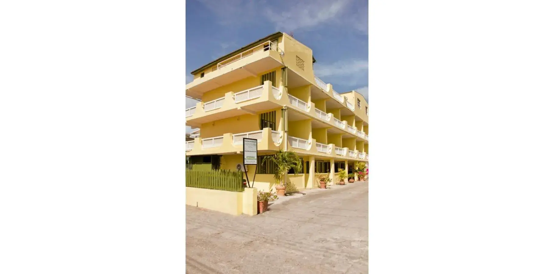 Property building in Meridian Inn Property building in Meridian Inn