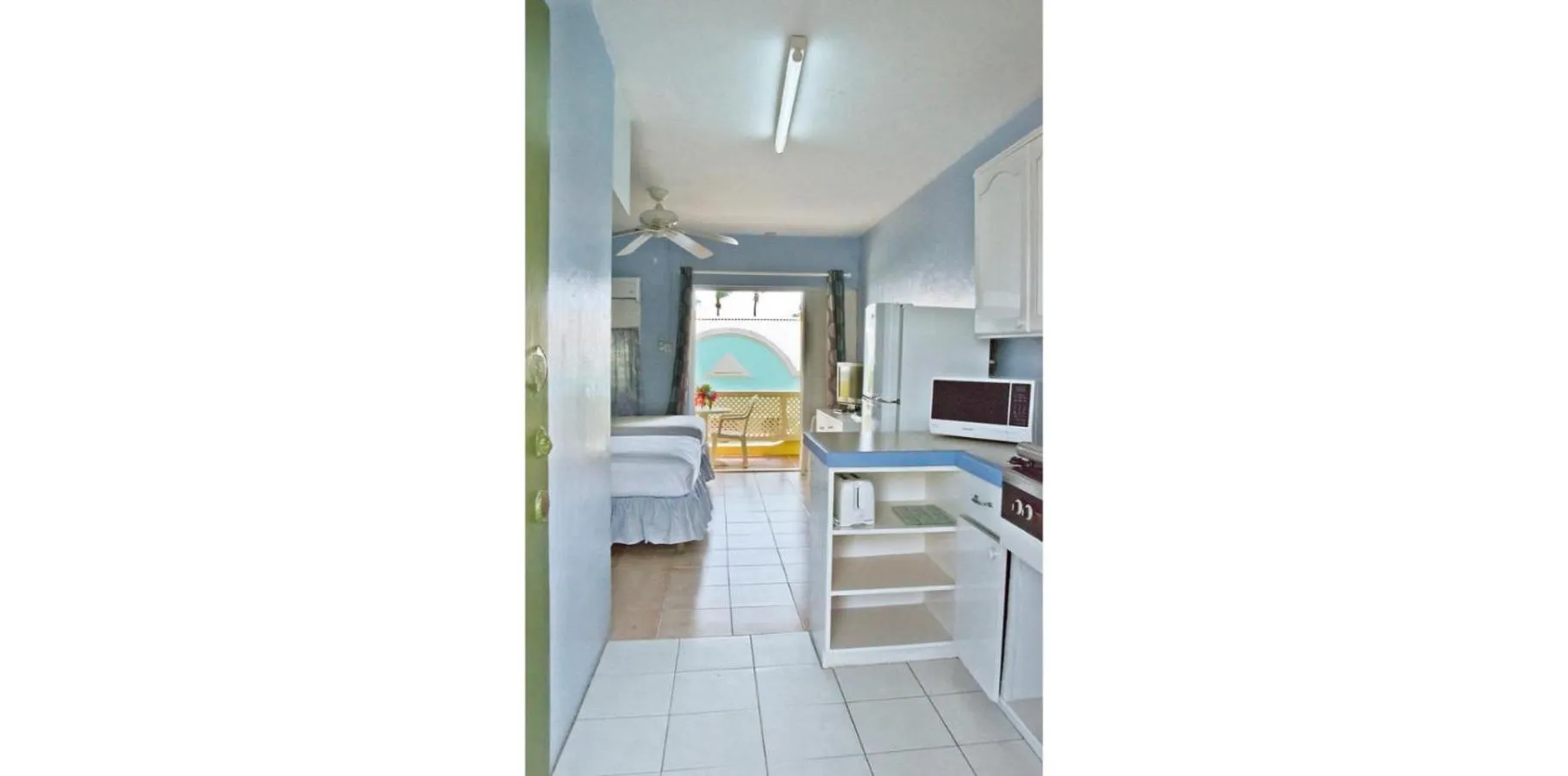 Photo of the whole room, Bed in Meridian Inn