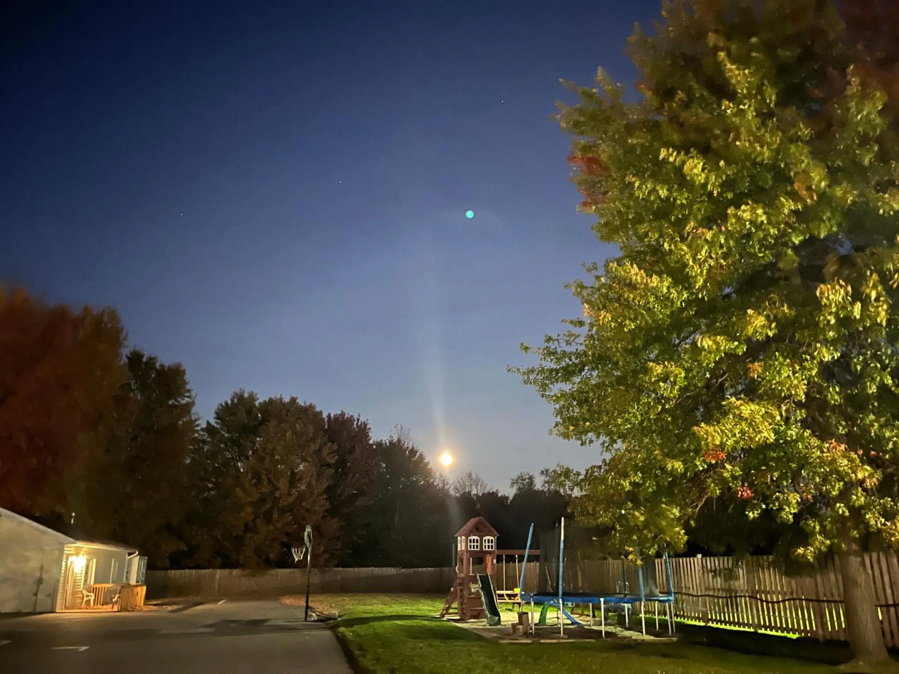 Property building in Lakeshore Suites