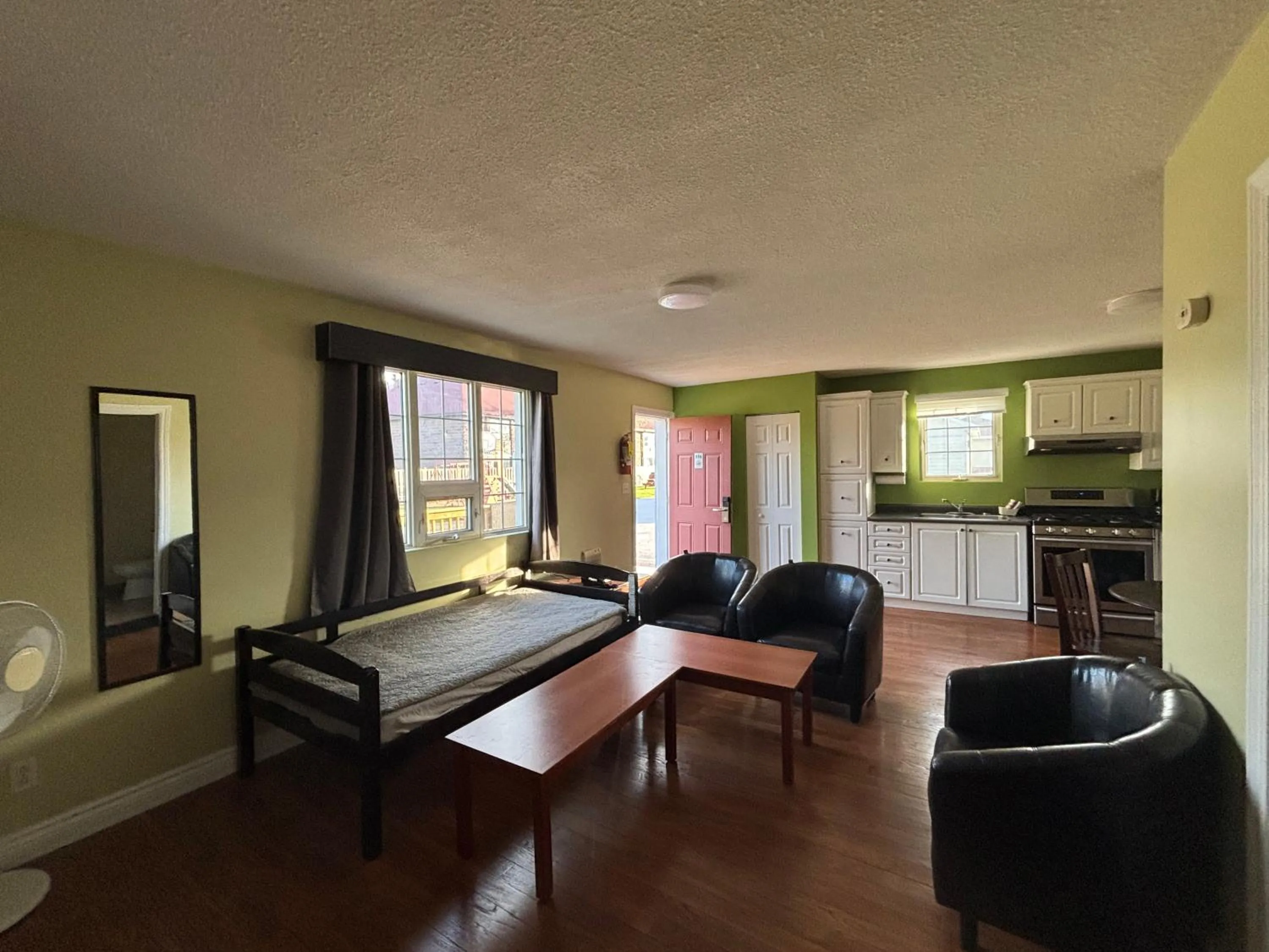 Kitchen or kitchenette in Lakeshore Suites