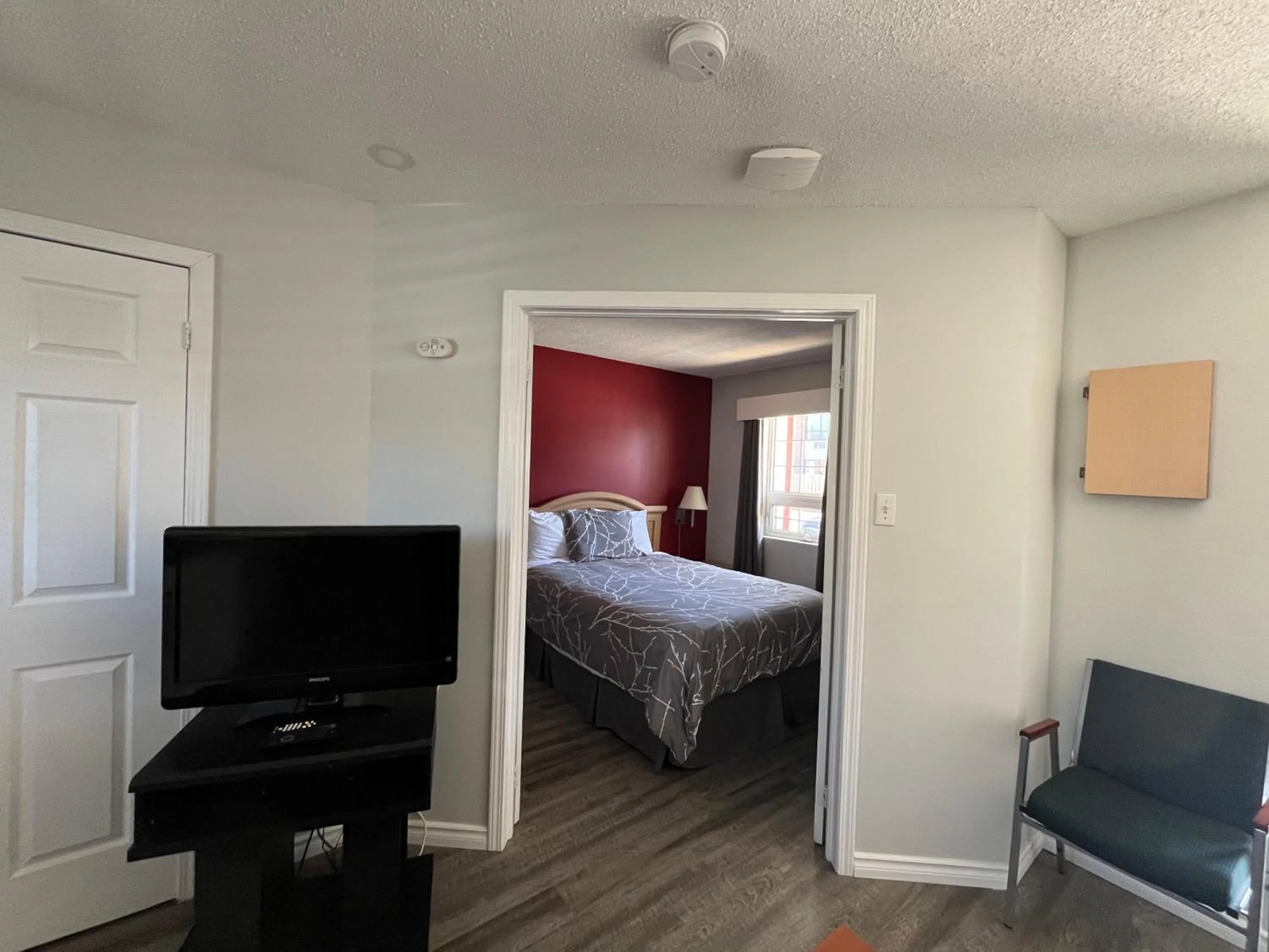 Bedroom, Bed in Lakeshore Suites