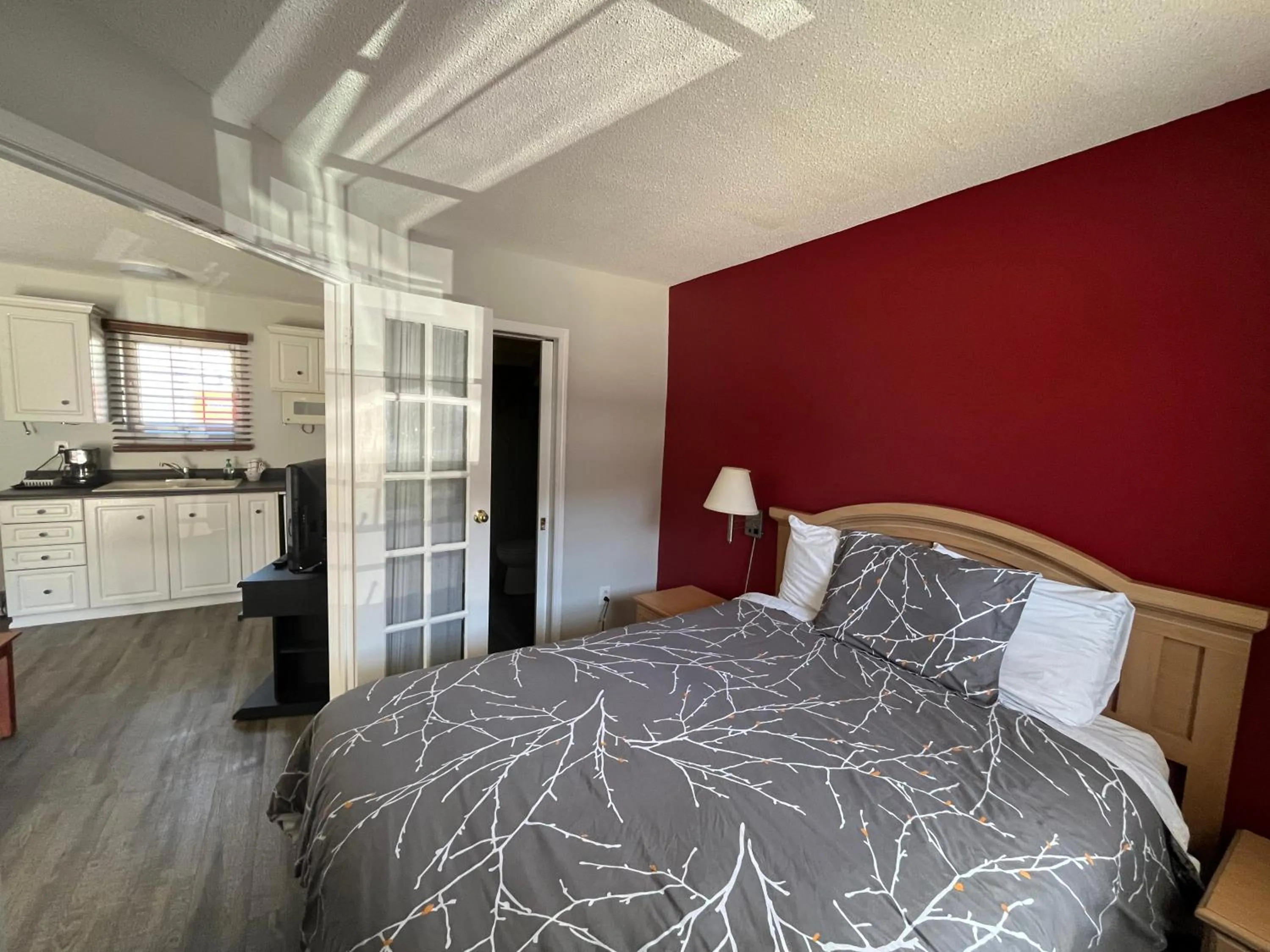 Bed in Lakeshore Suites