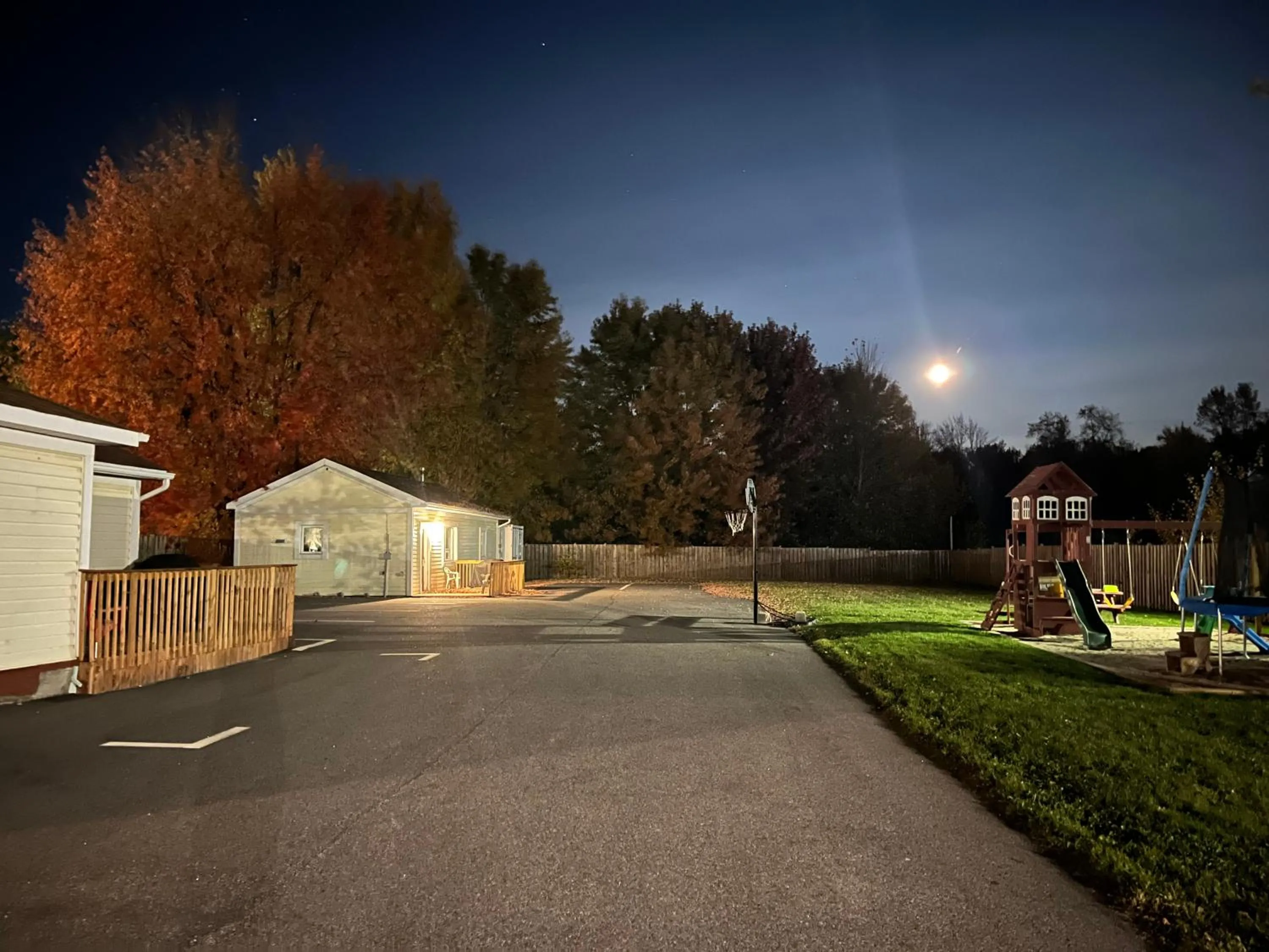 Property building in Lakeshore Suites