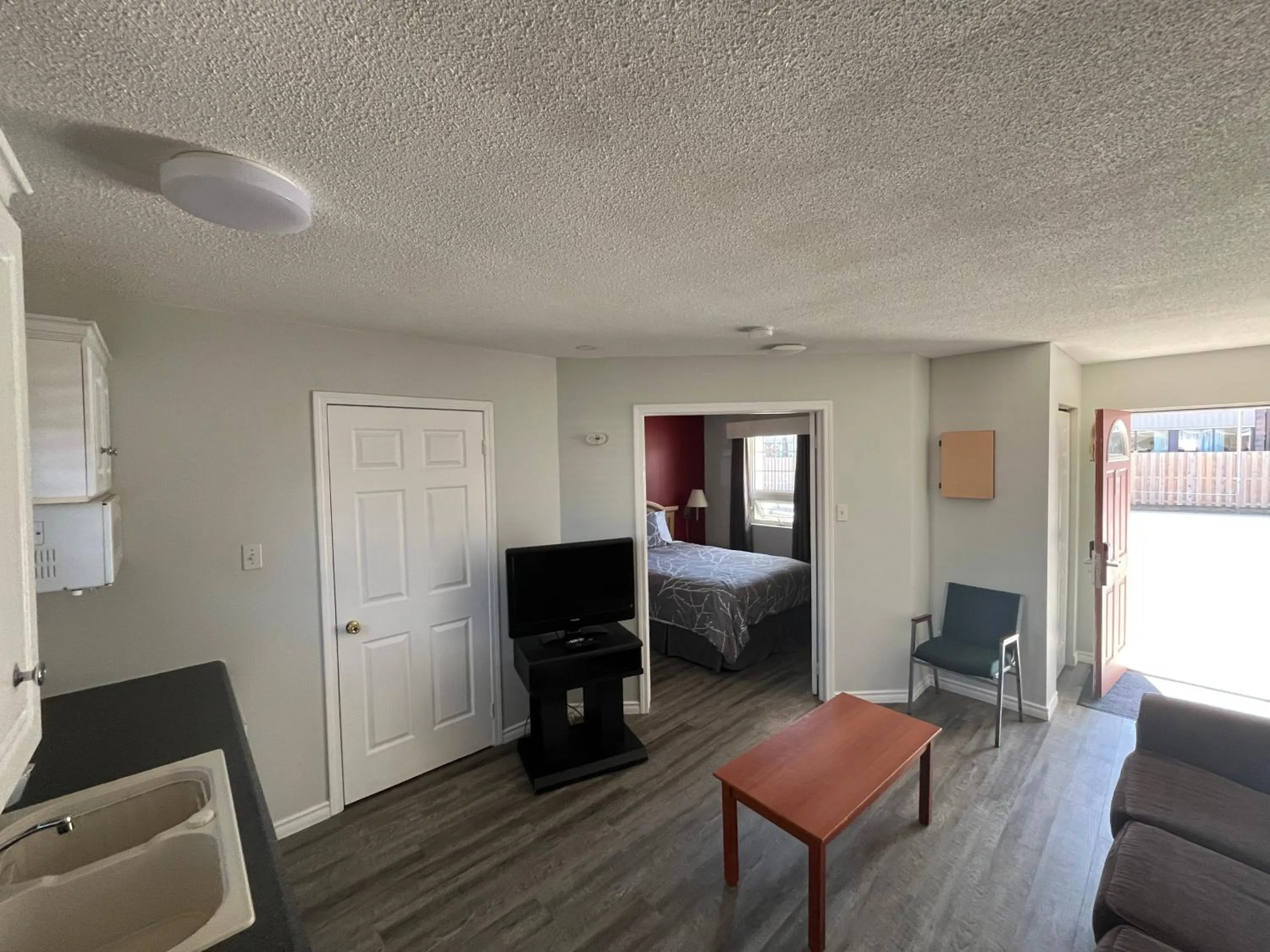 Photo of the whole room in Lakeshore Suites