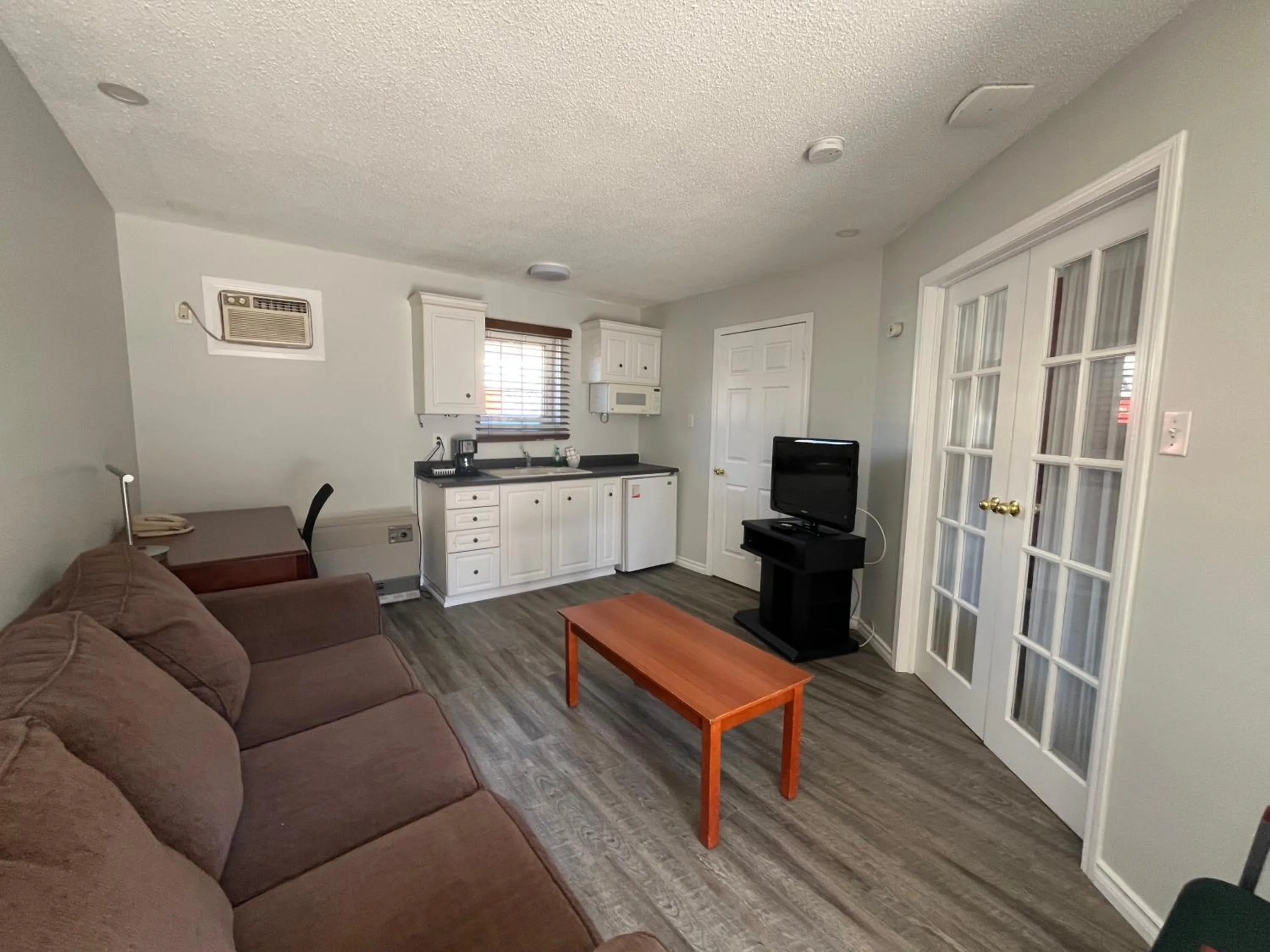 Seating area in Lakeshore Suites