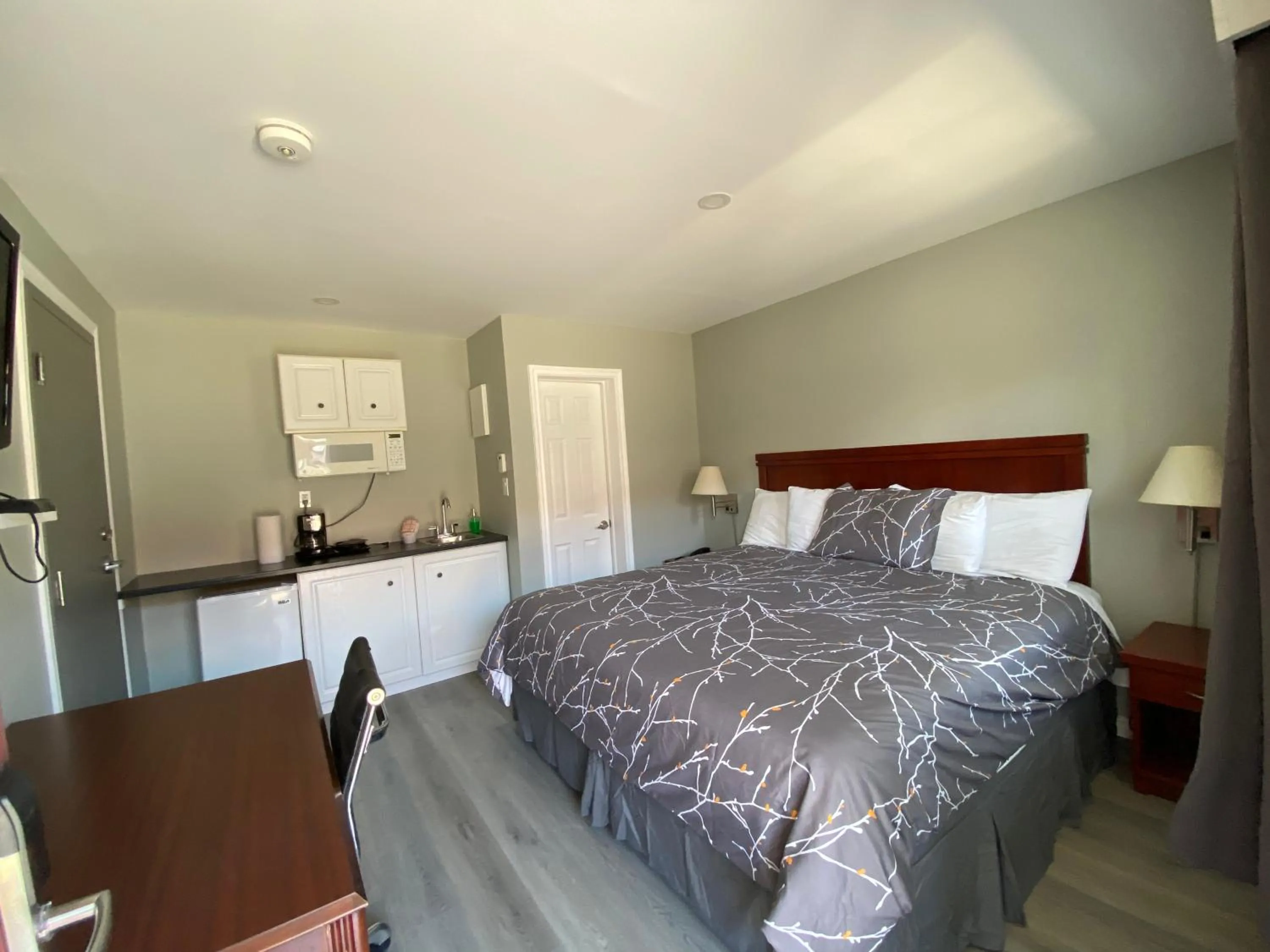 Bed in Lakeshore Suites