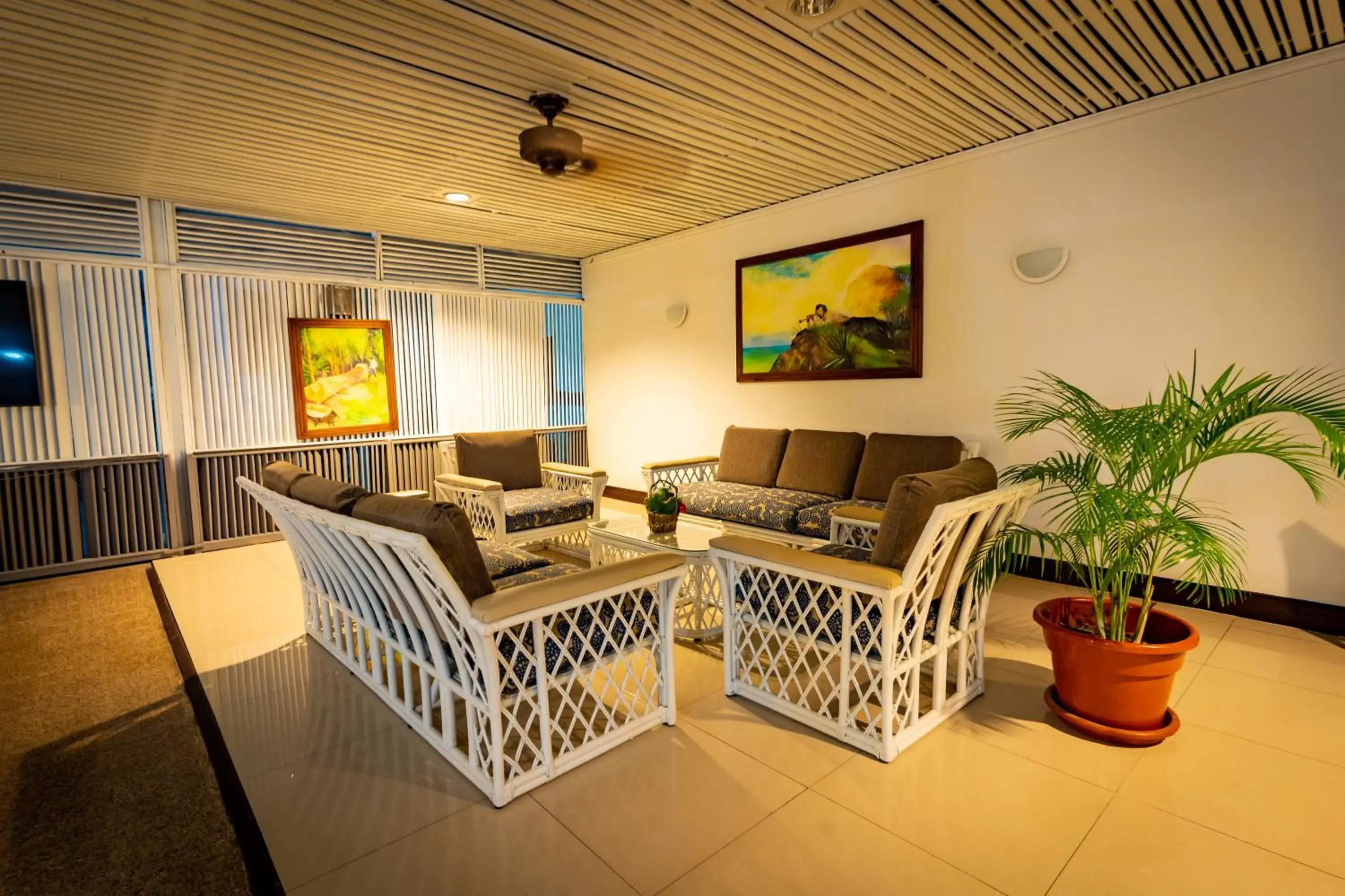 Lounge or bar in Starfish Tobago Lounge or bar in Starfish Tobago