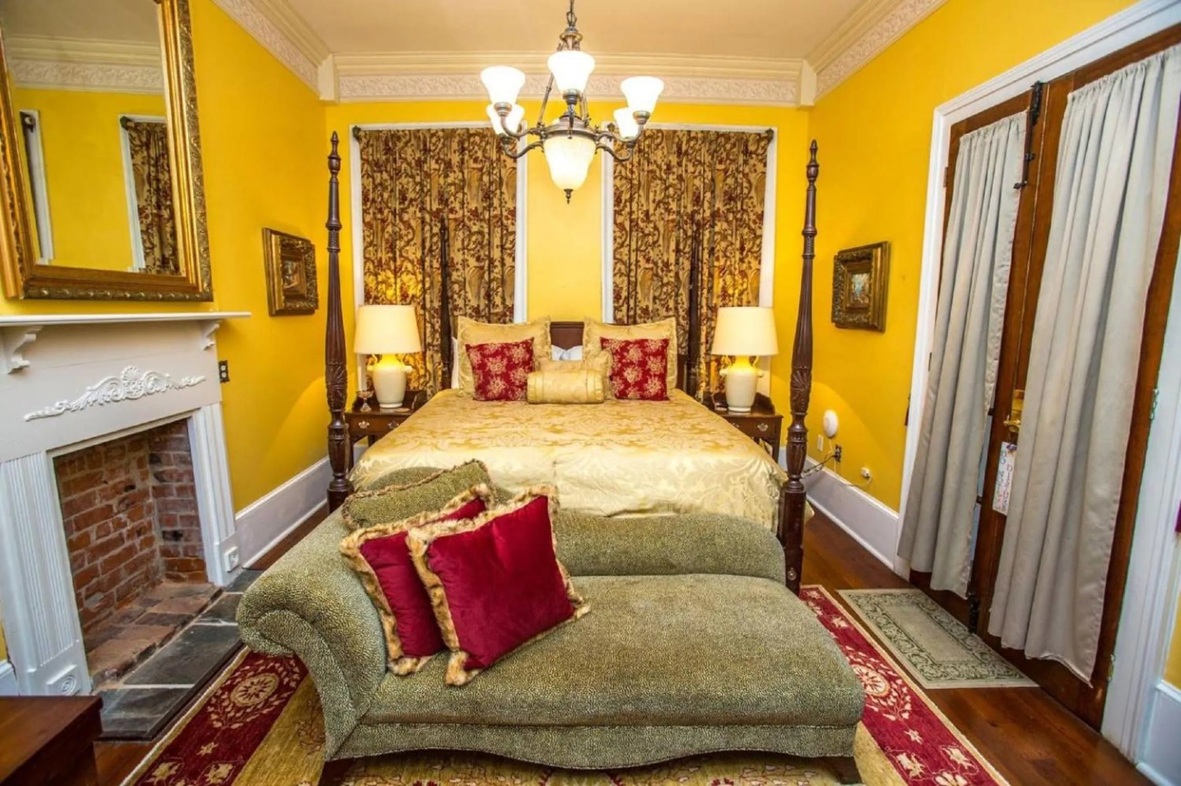 Bedroom in New Orleans Jazz Quarters