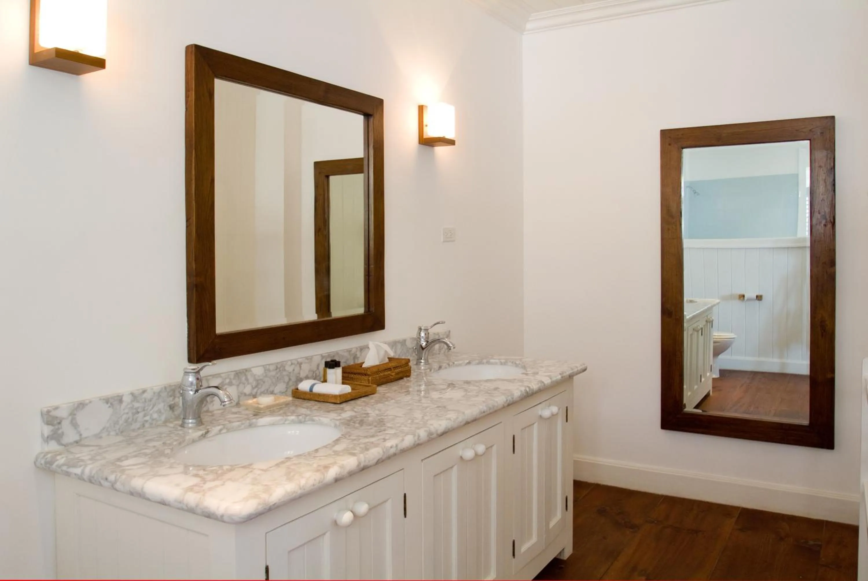 Bathroom in The Atlantis Historic Inn