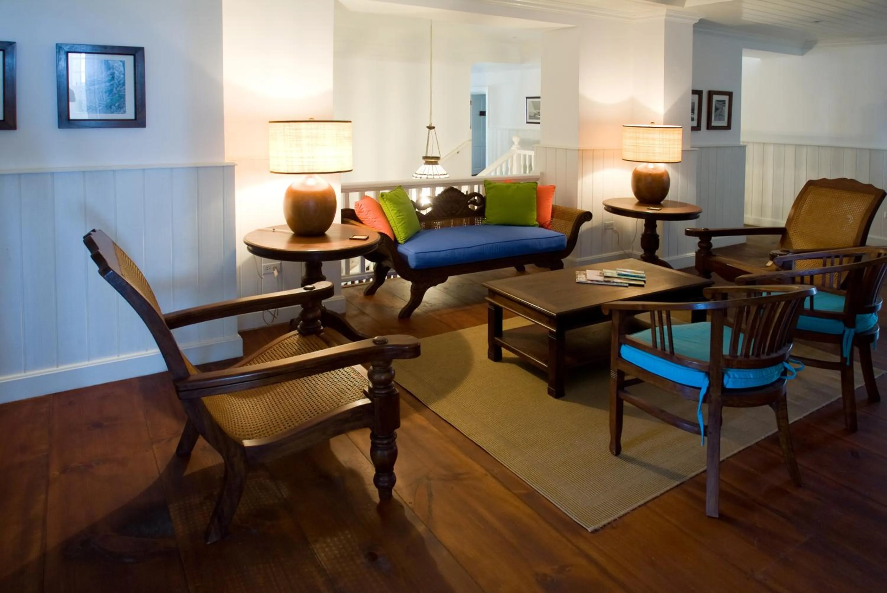 Lounge or bar in The Atlantis Historic Inn