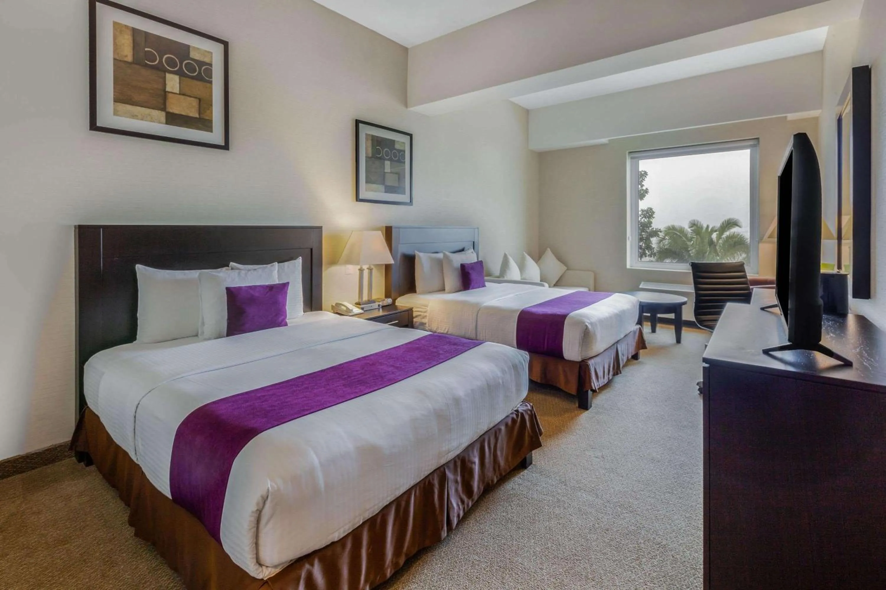 Photo of the whole room, Bed in La Quinta by Wyndham Poza Rica