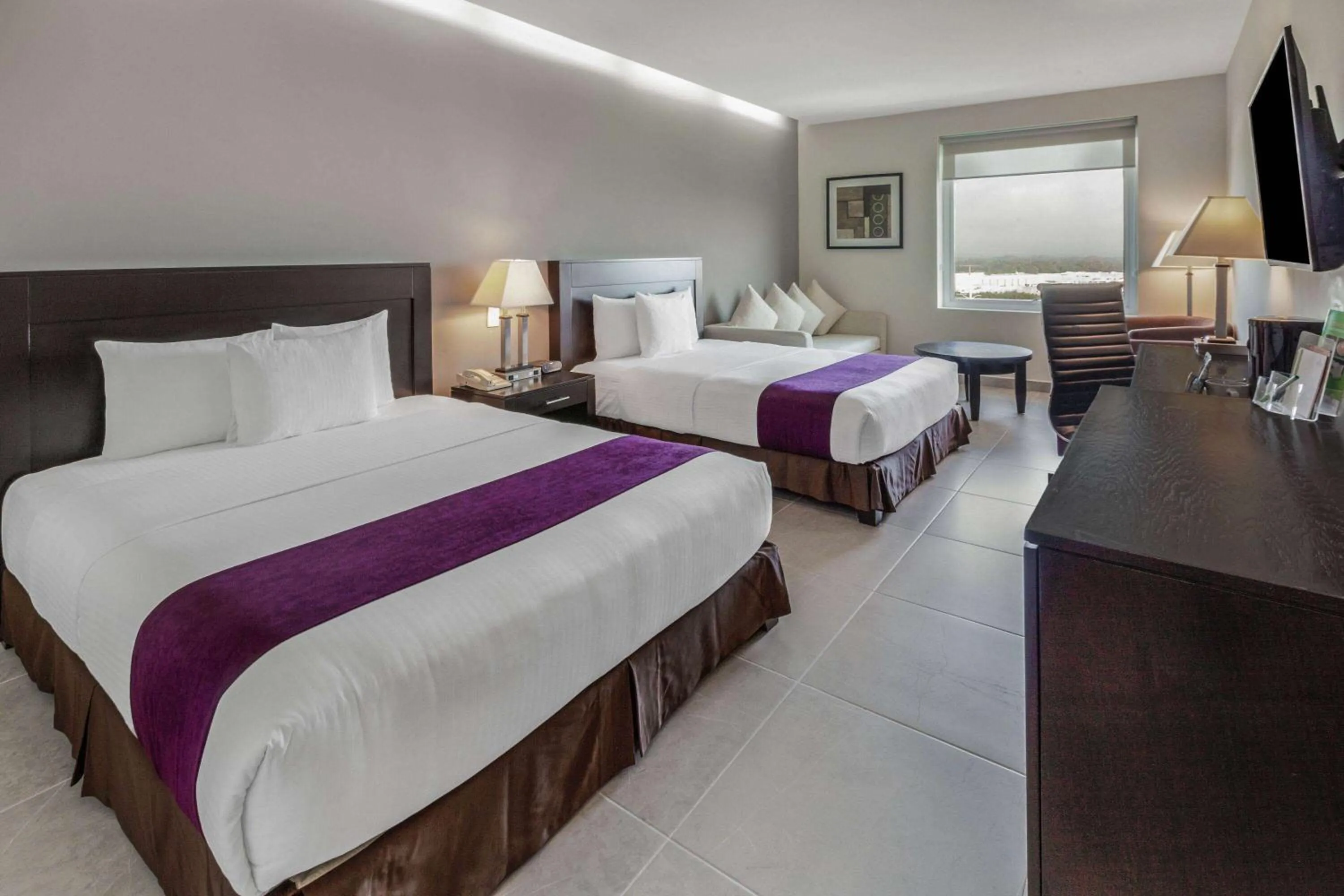 Photo of the whole room, Bed in La Quinta by Wyndham Poza Rica