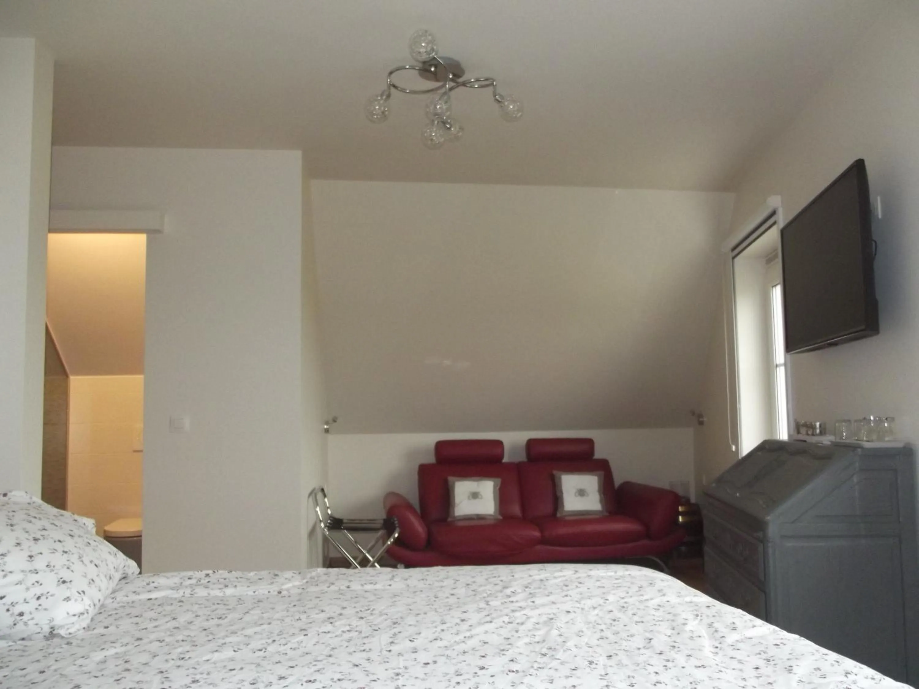 Photo of the whole room, Bed in Au Bonheur Frontalier