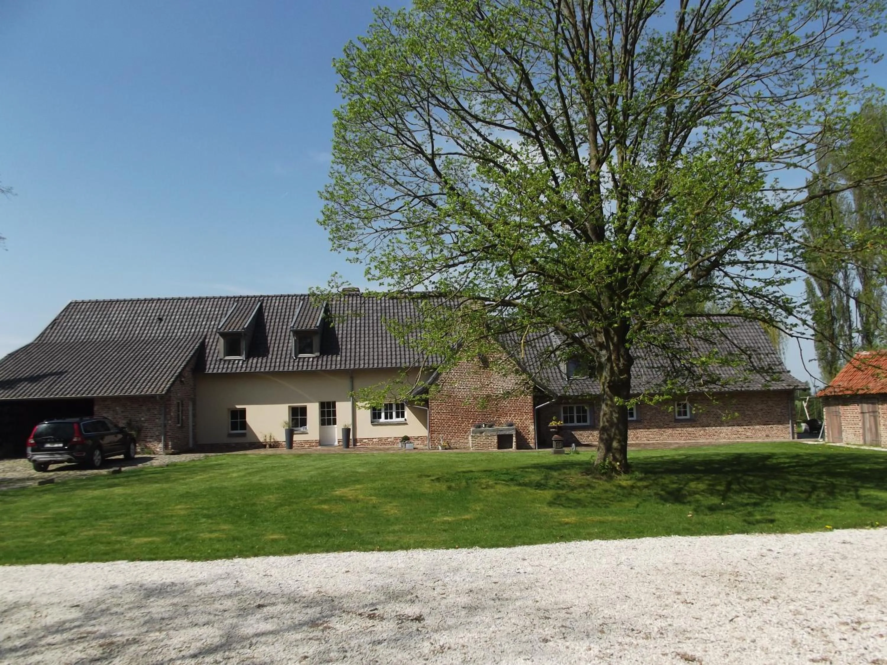 Facade/entrance in Au Bonheur Frontalier