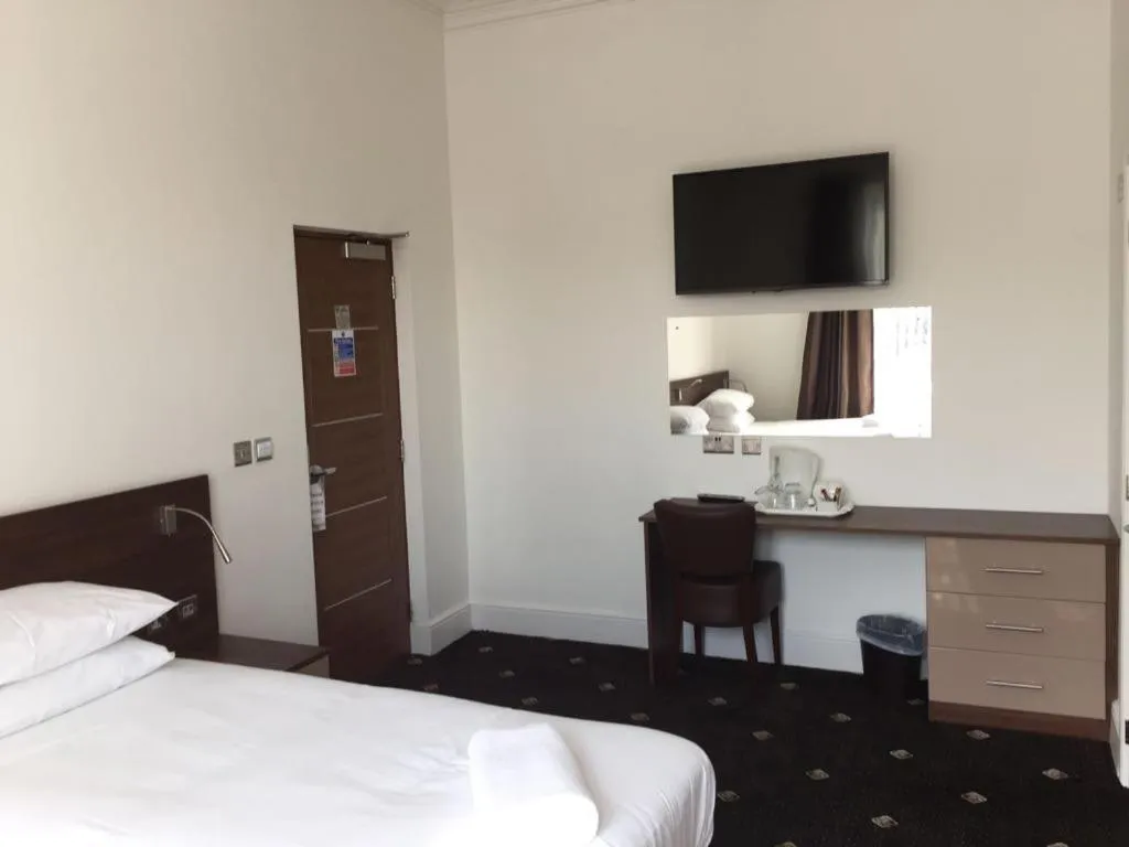 Bedroom in The Marlborough Hotel