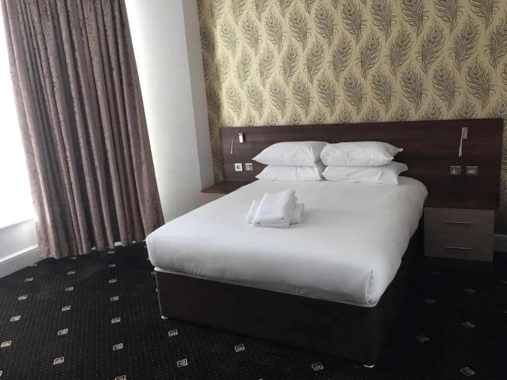 Bedroom in The Marlborough Hotel