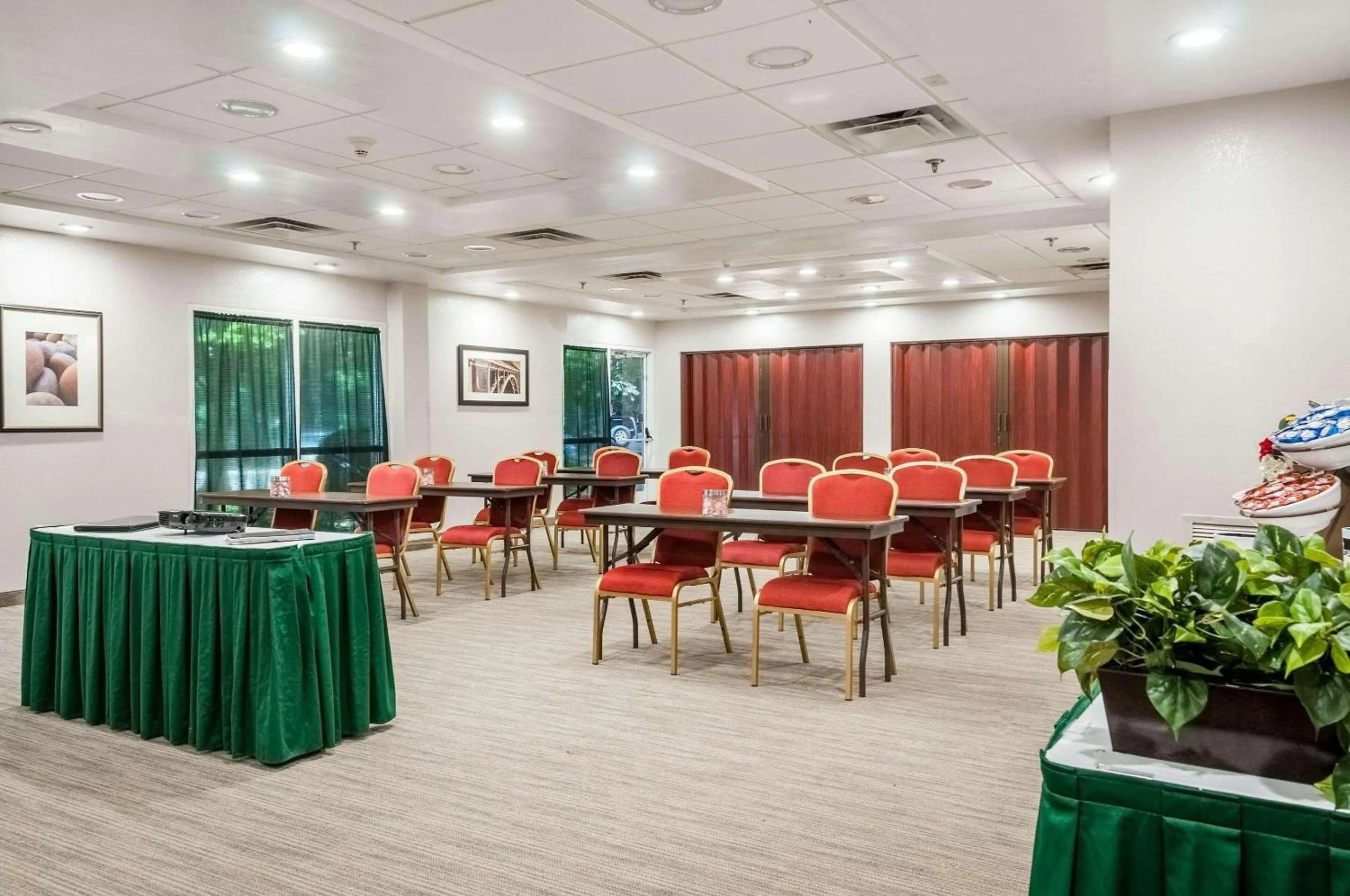 Meeting/conference room in Country Inn & Suites by Radisson, Cookeville, TN