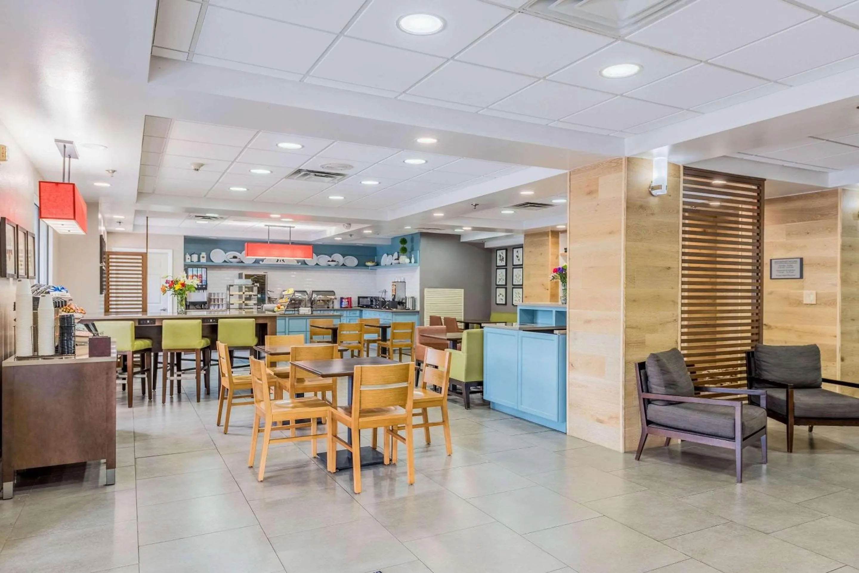 Breakfast in Country Inn & Suites by Radisson, Cookeville, TN