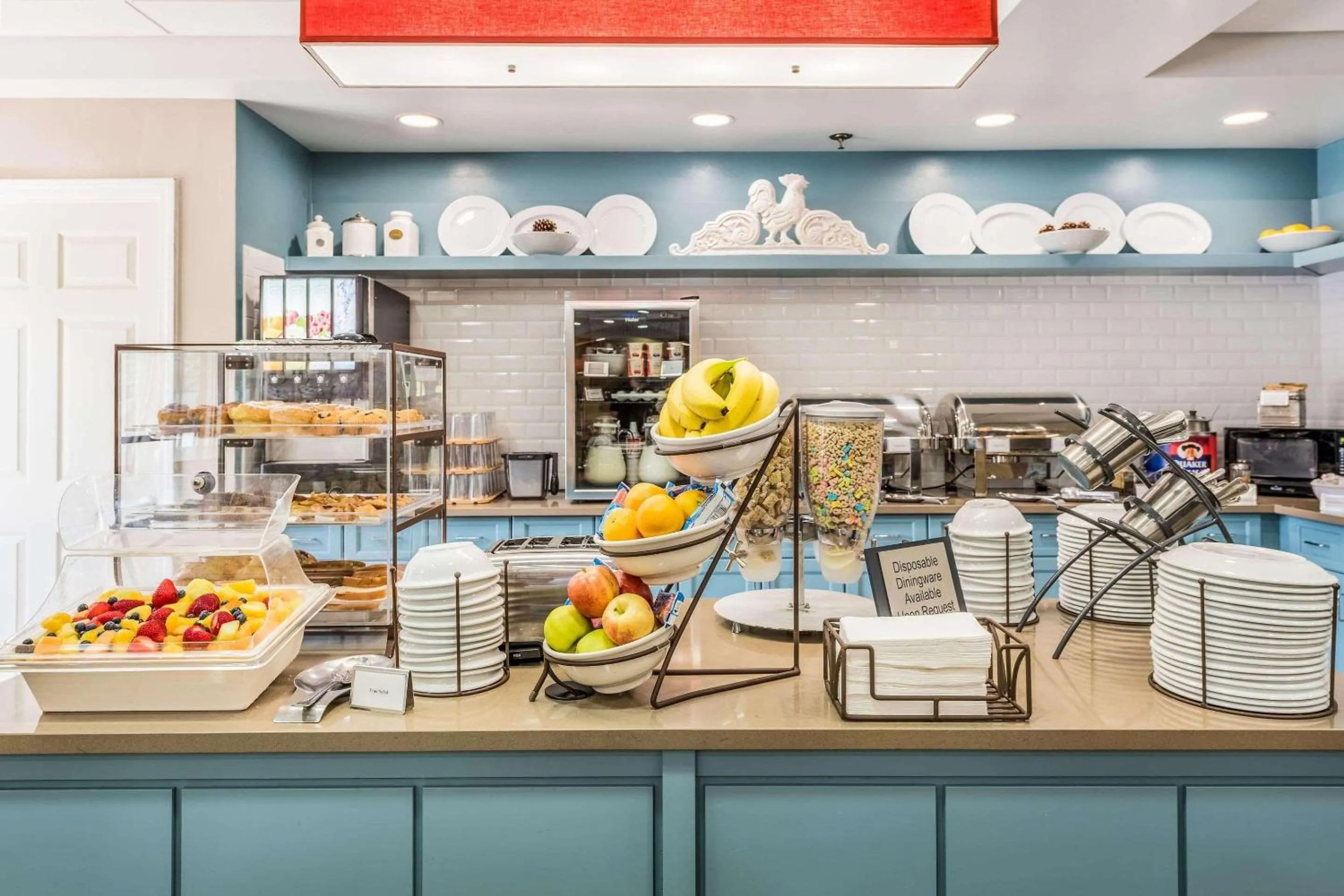 Breakfast in Country Inn & Suites by Radisson, Cookeville, TN