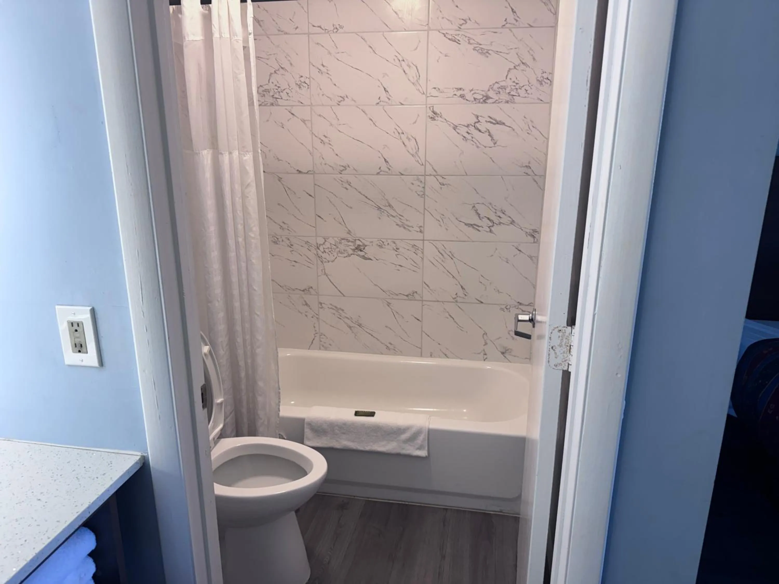 Bathroom in Florence Inn and Suites