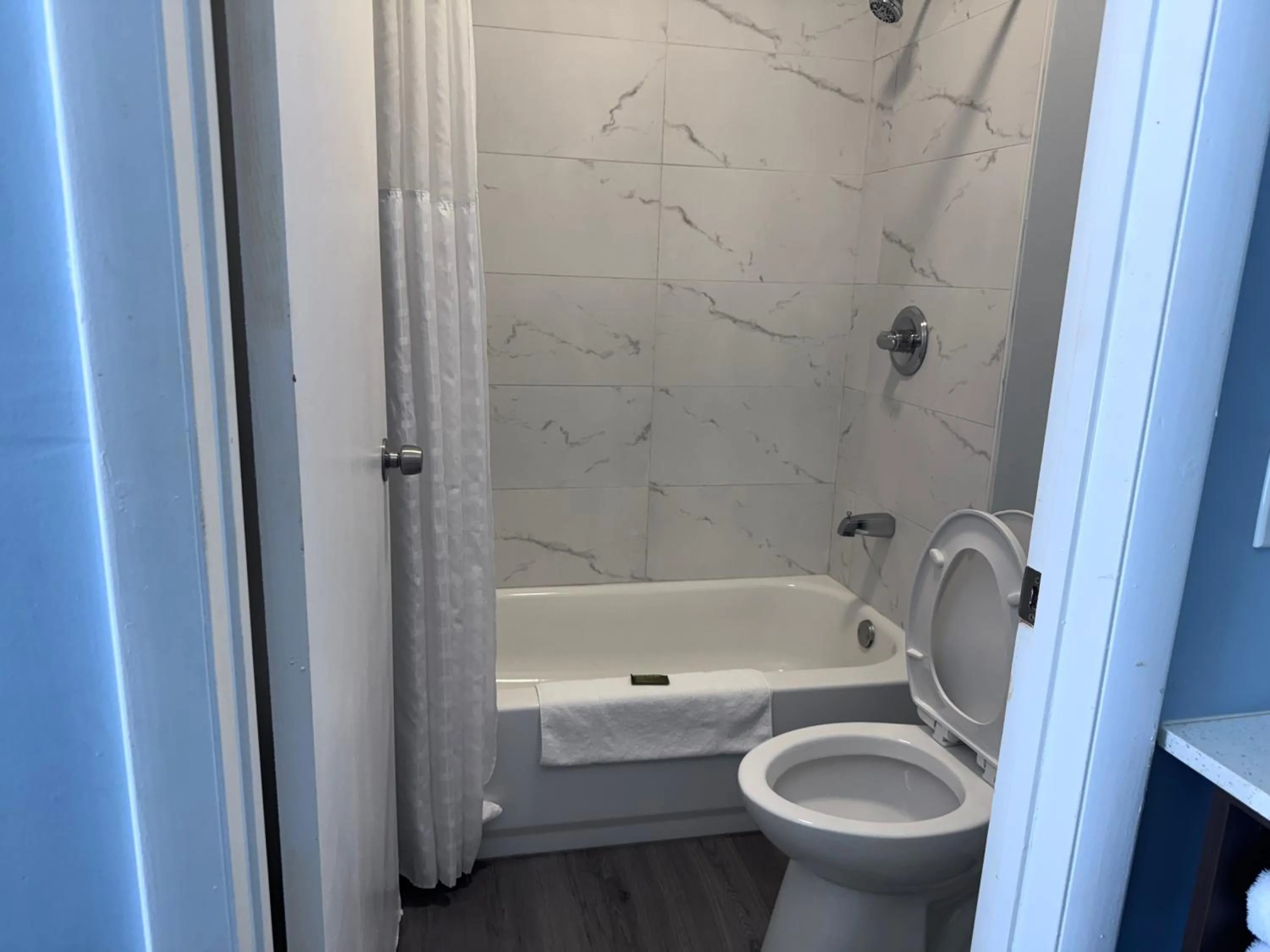 Bathroom in Florence Inn and Suites