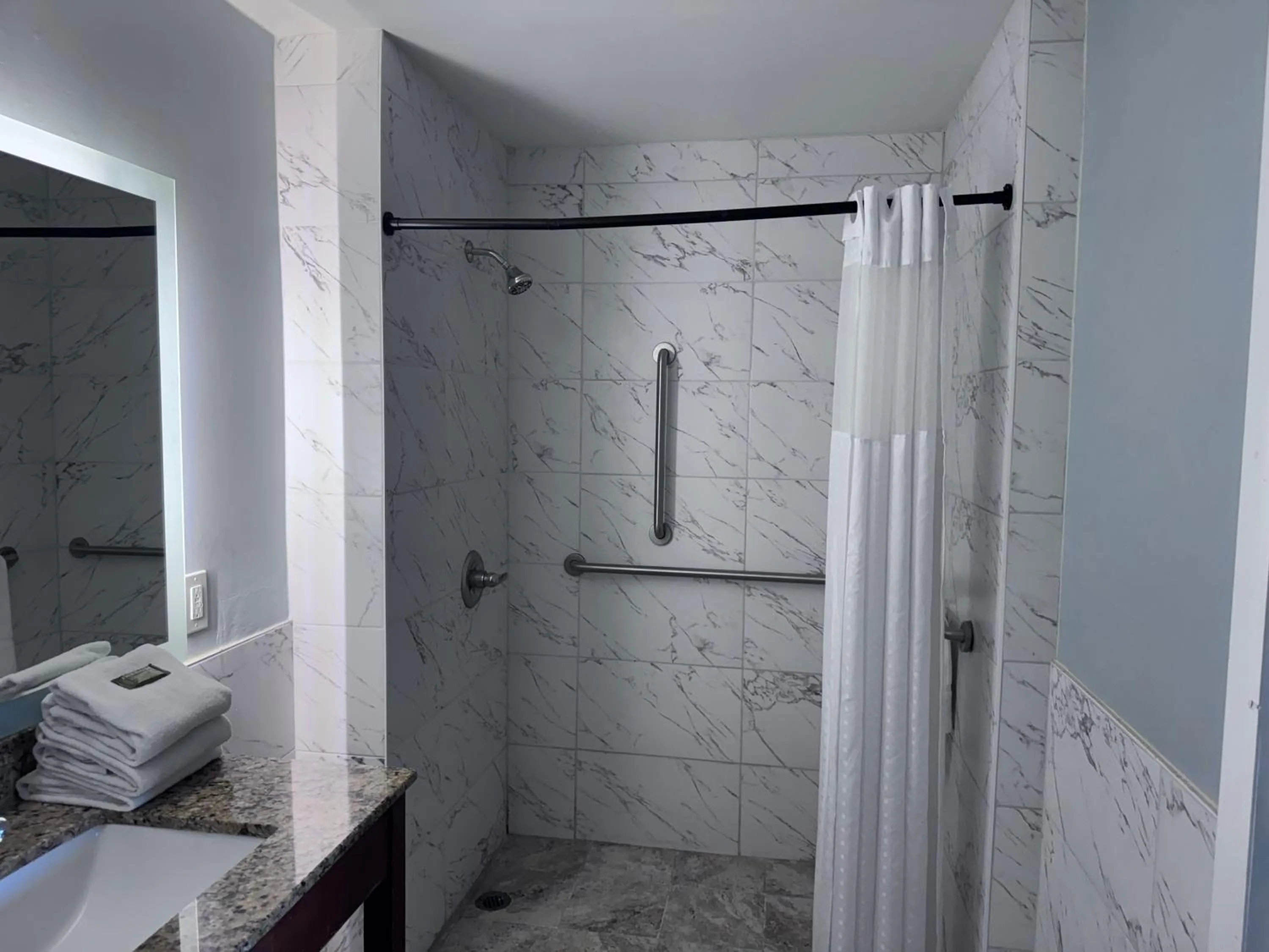 Bathroom in Florence Inn and Suites