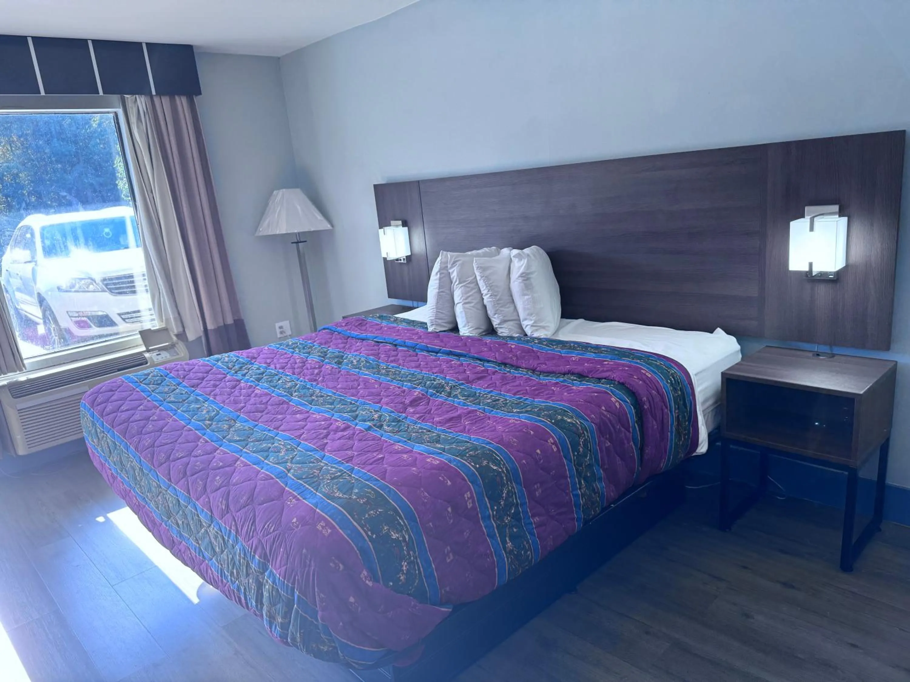 Photo of the whole room, Bed in Florence Inn and Suites