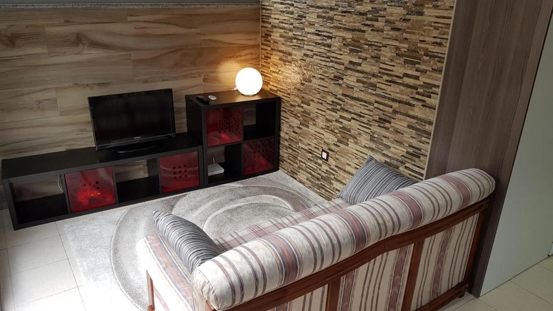 Communal lounge/ TV room in O Ninho