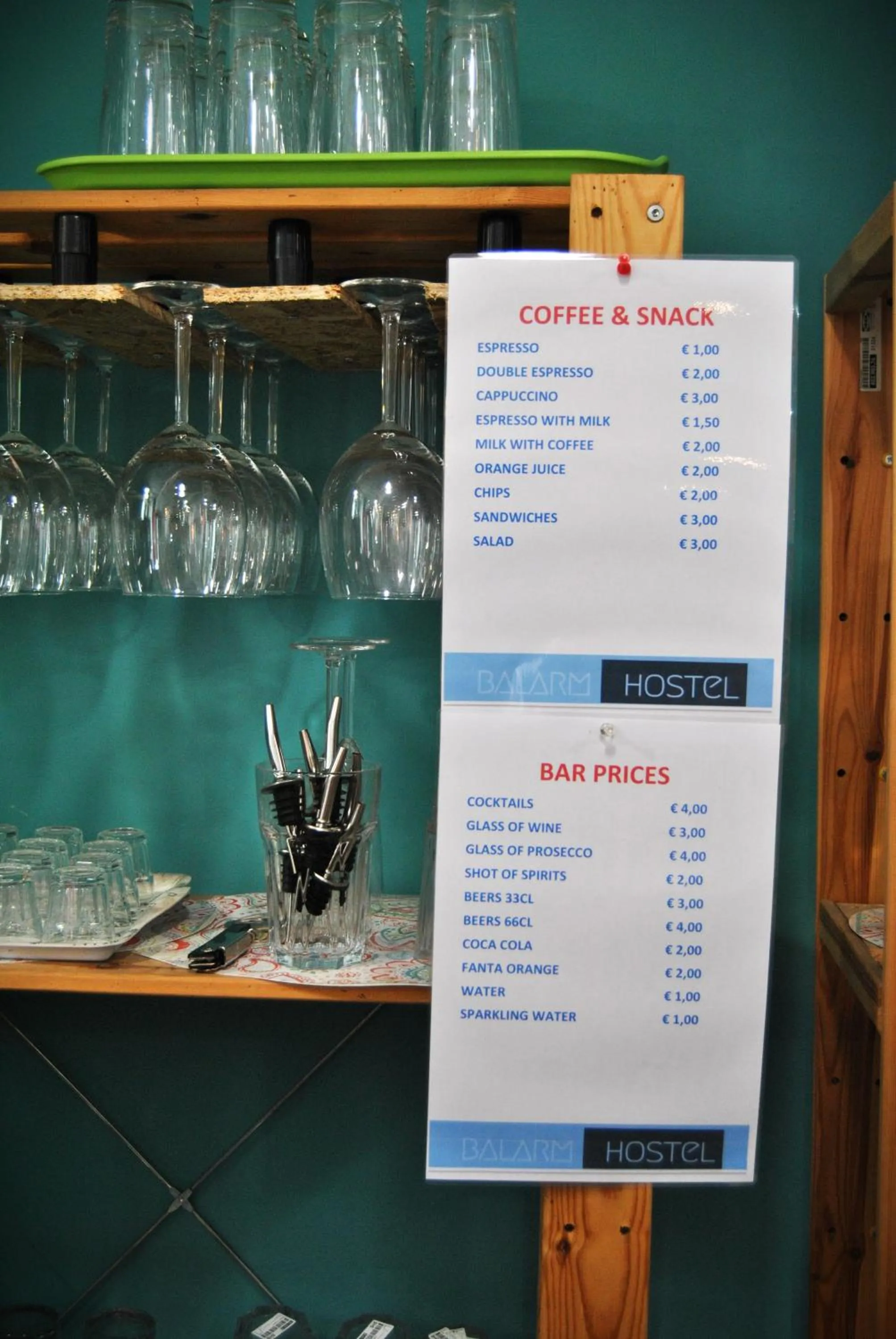 Lounge or bar in Balarm - Hostel and Bar