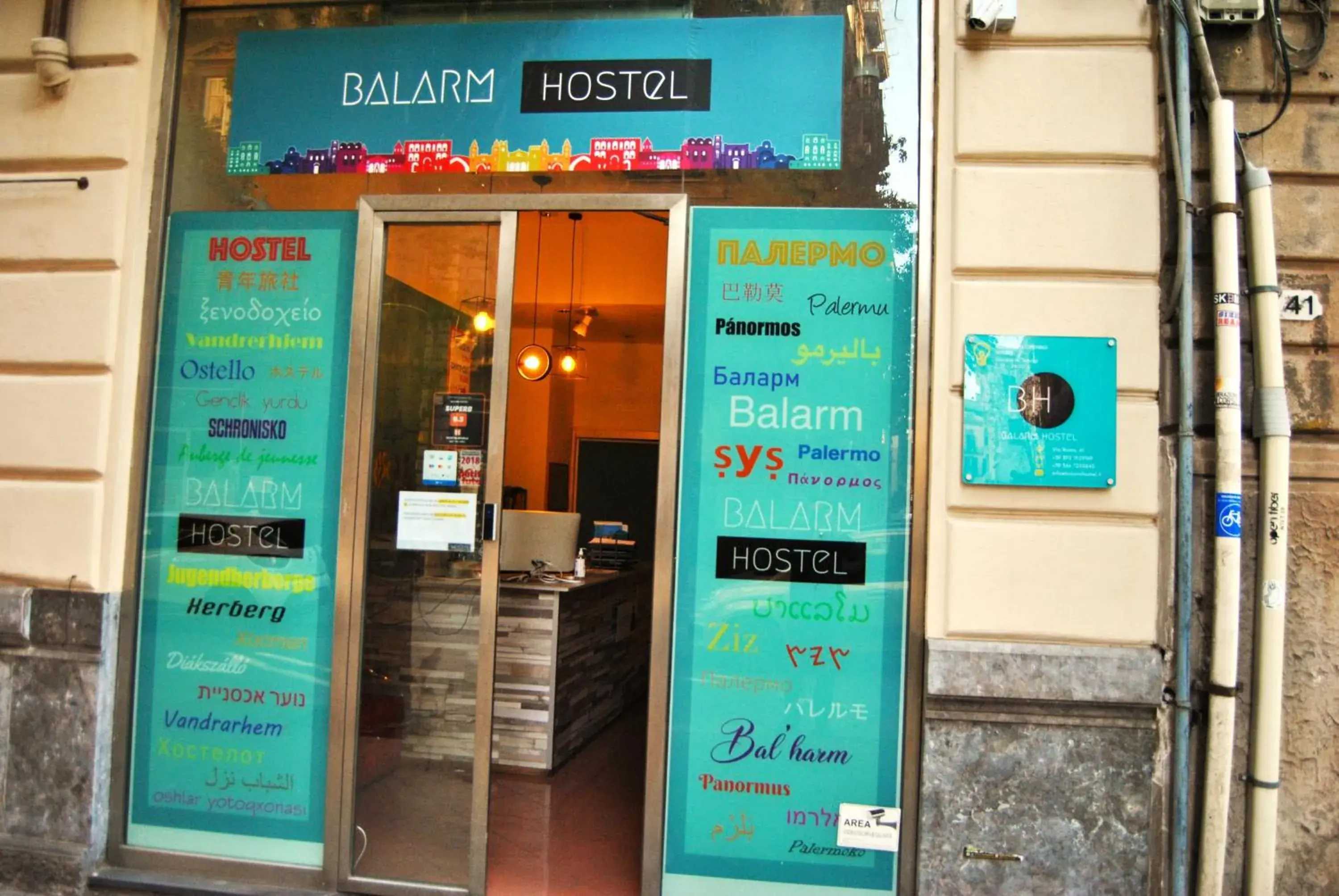 Facade/entrance in Balarm - Hostel and Bar Facade/entrance in Balarm - Hostel and Bar