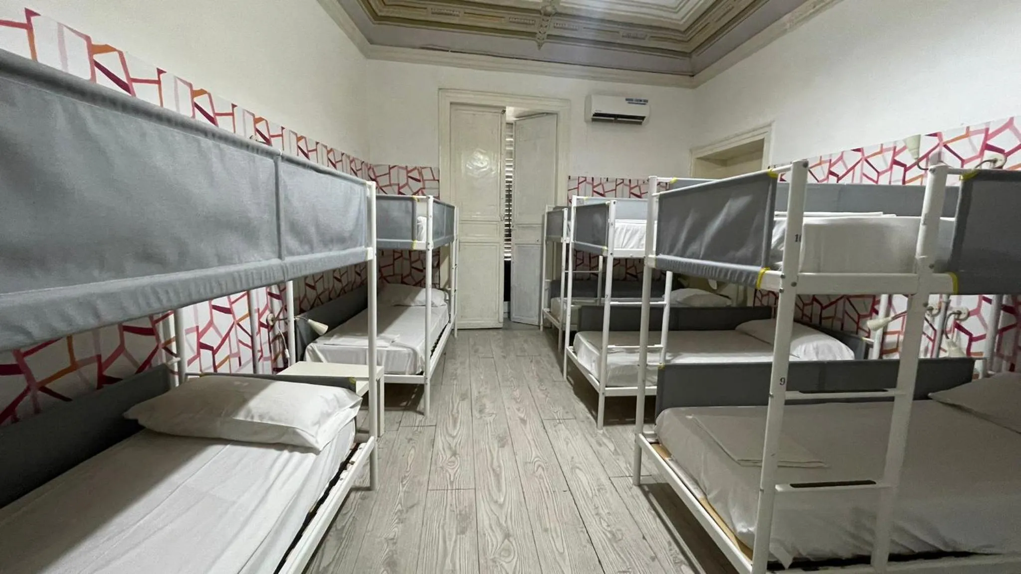 Bed in Balarm - Hostel and Bar