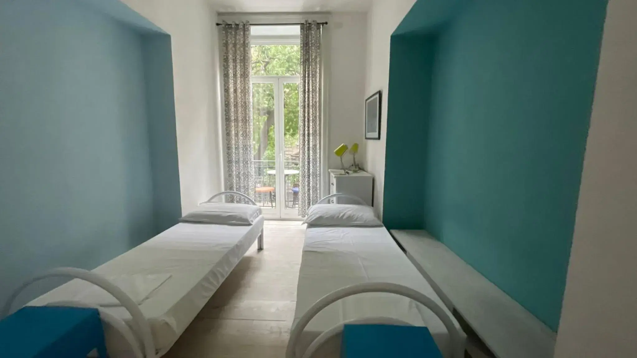 Twin Room - single occupancy in Balarm - Hostel and Bar Twin Room - single occupancy in Balarm - Hostel and Bar