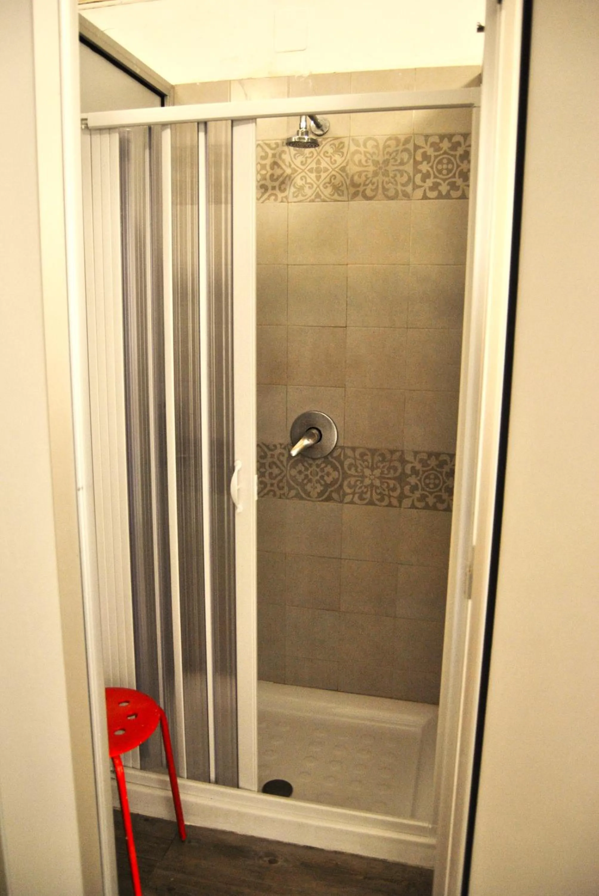 Shower in Balarm - Hostel and Bar