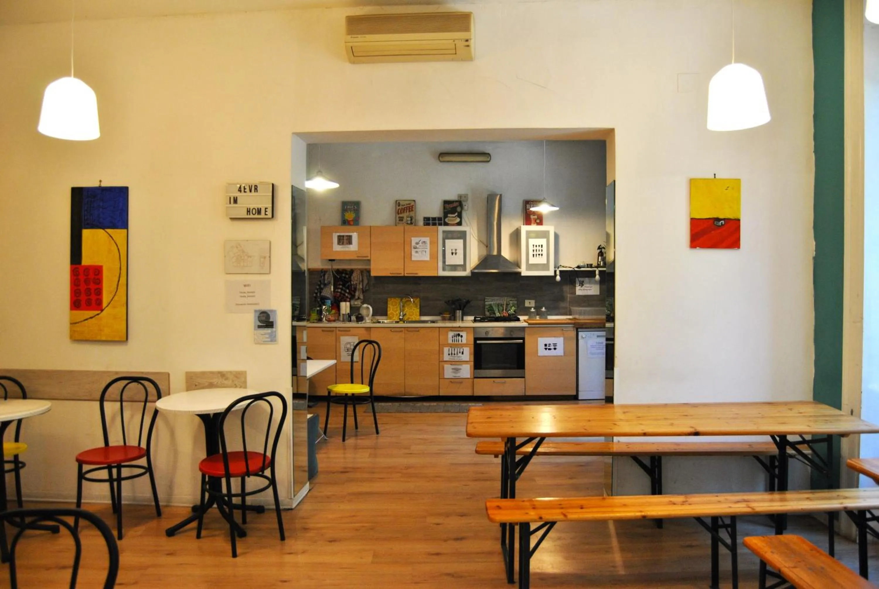 Dining area in Balarm - Hostel and Bar