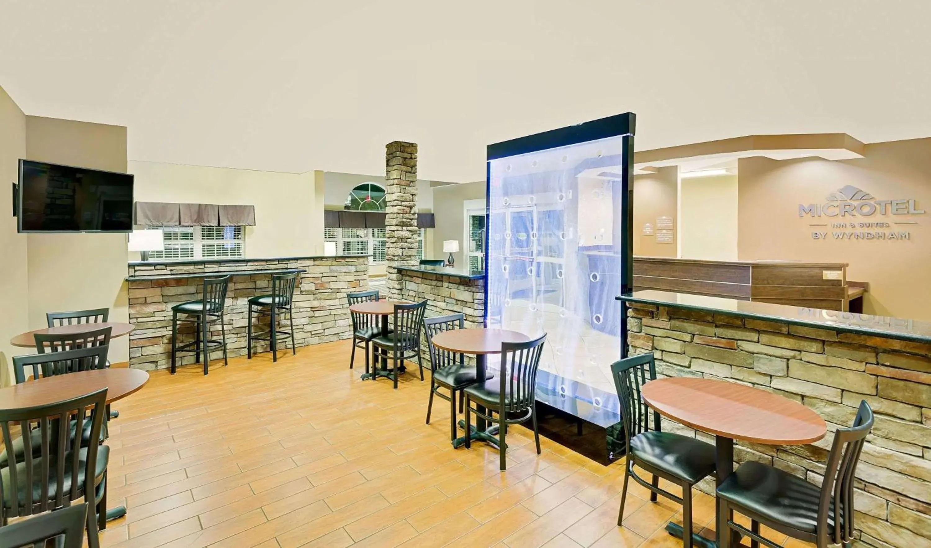 Property building in Microtel by Wyndham Perry National Fairground Area I-75 Property building in Microtel by Wyndham Perry National Fairground Area I-75