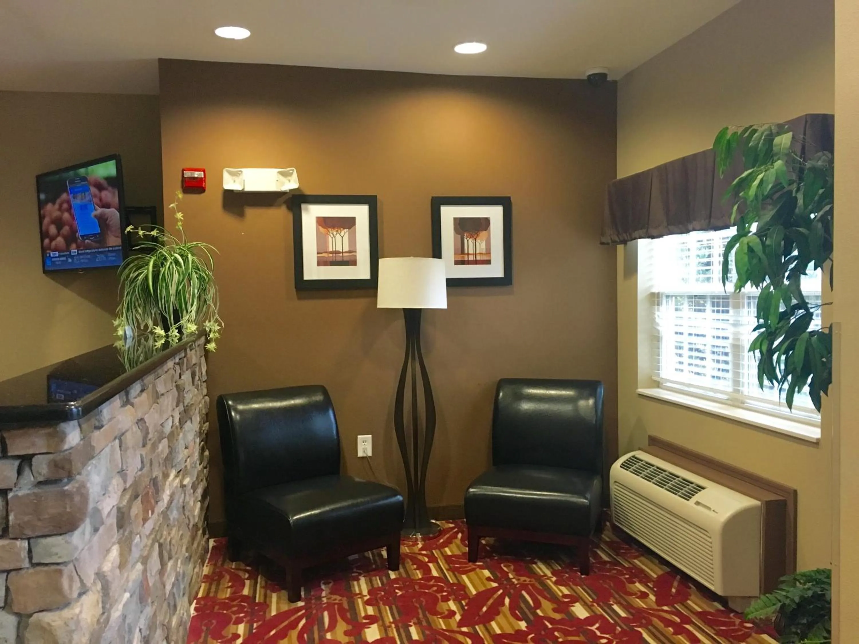 Lobby or reception in Microtel by Wyndham Perry National Fairground Area I-75