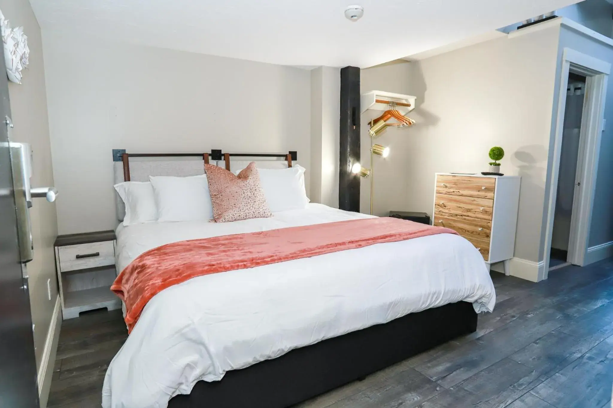 King Studio in Gunstock Inn & Suites King Studio in Gunstock Inn & Suites