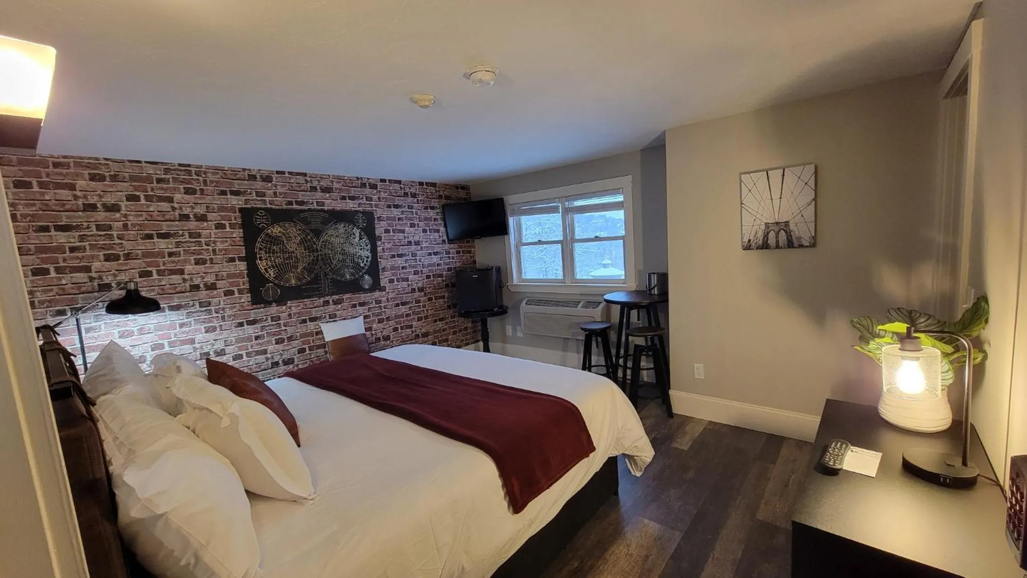 Photo of the whole room, Bed in Gunstock Inn & Suites