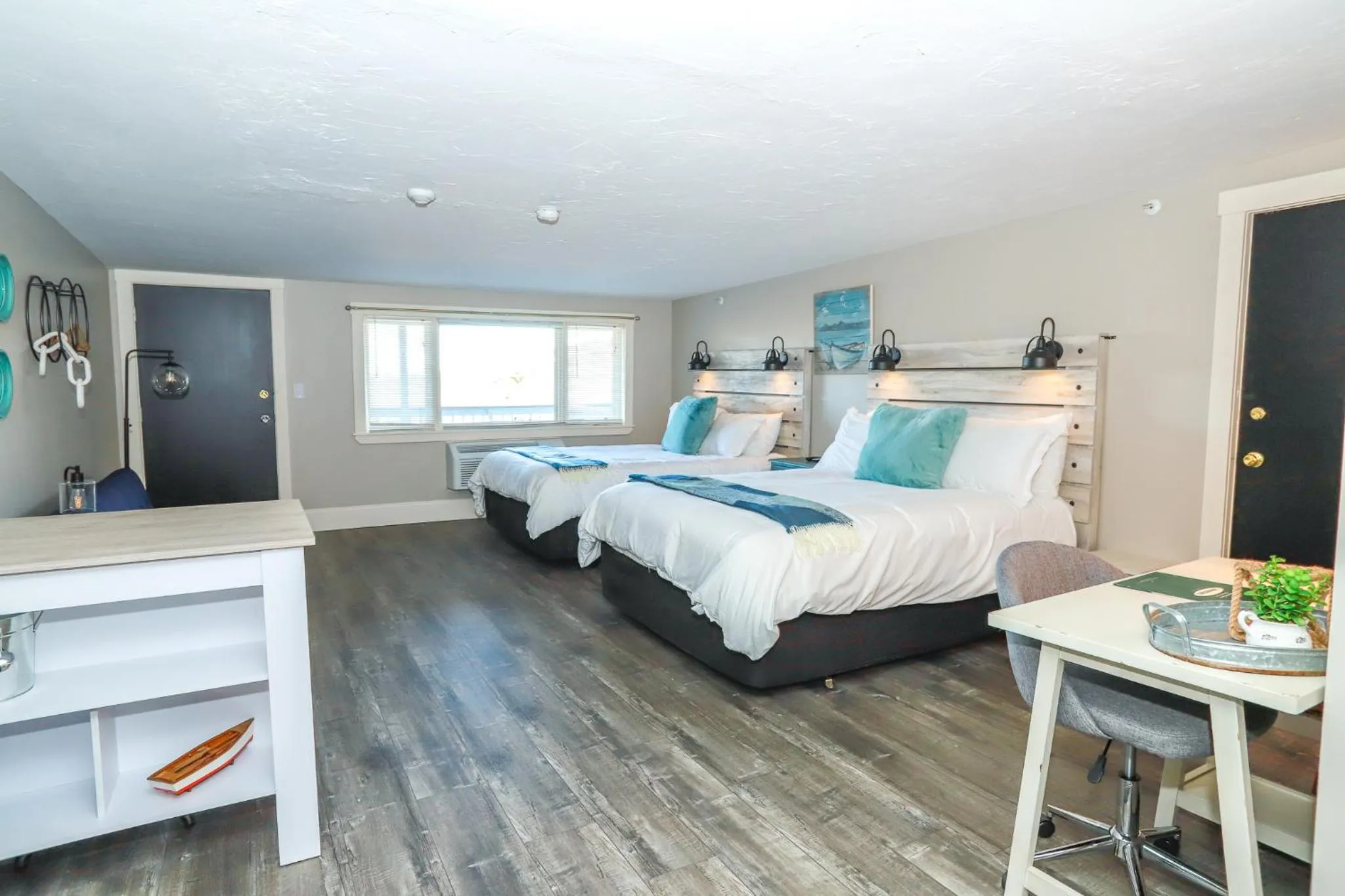 Photo of the whole room, Bed in Gunstock Inn & Suites