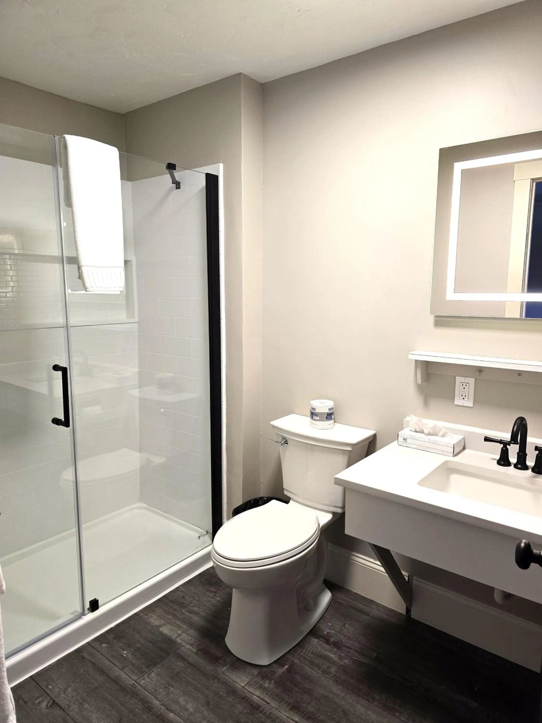 Shower in Gunstock Inn & Suites