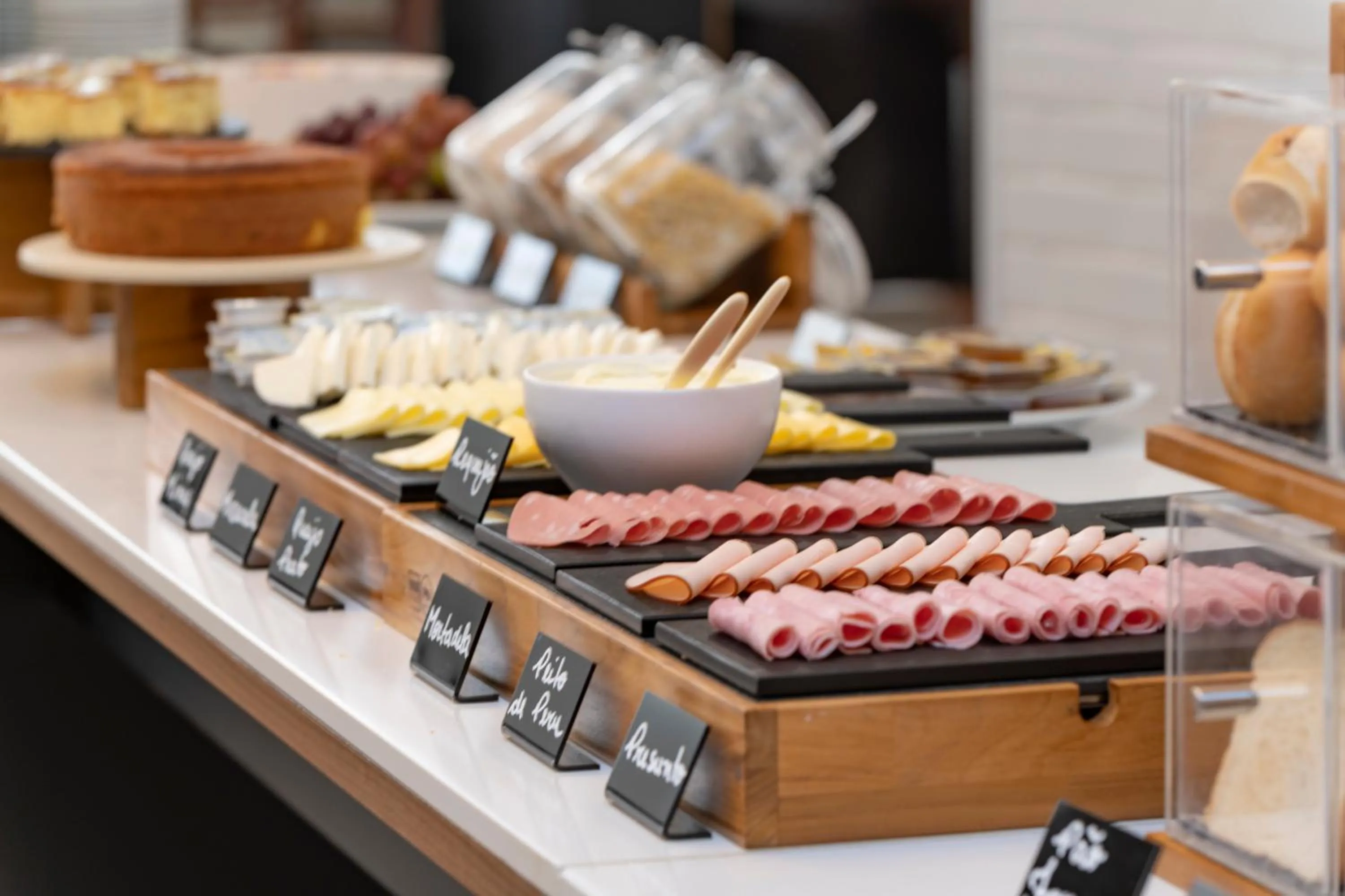 Buffet breakfast in Monreale Express Ribeirão Preto