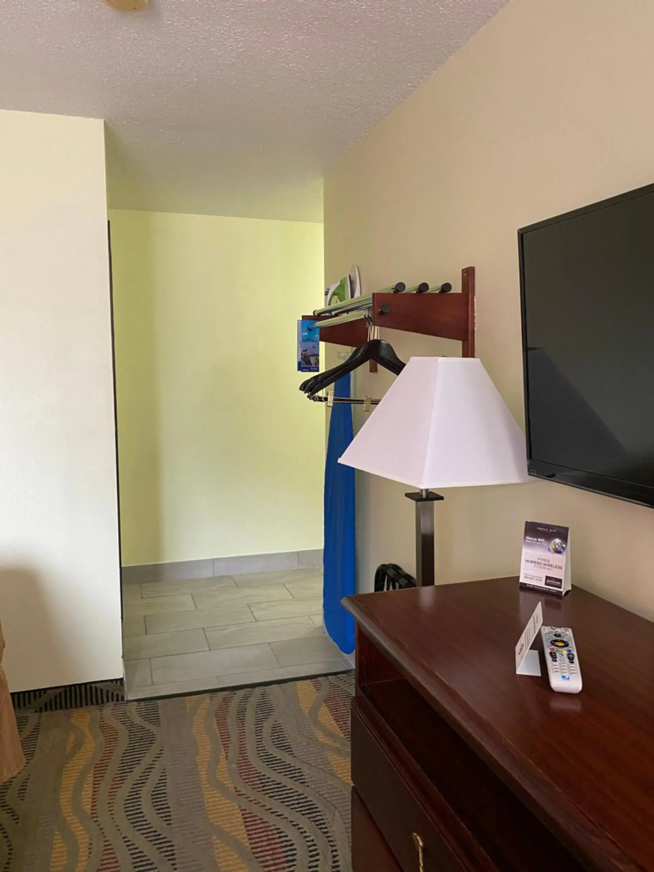 Double Room with Two Double Beds - Non-Smoking/Upper Floor in Travelodge by Wyndham La Porte/Michigan City Area Double Room with Two Double Beds - Non-Smoking/Upper Floor in Travelodge by Wyndham La Porte/Michigan City Area