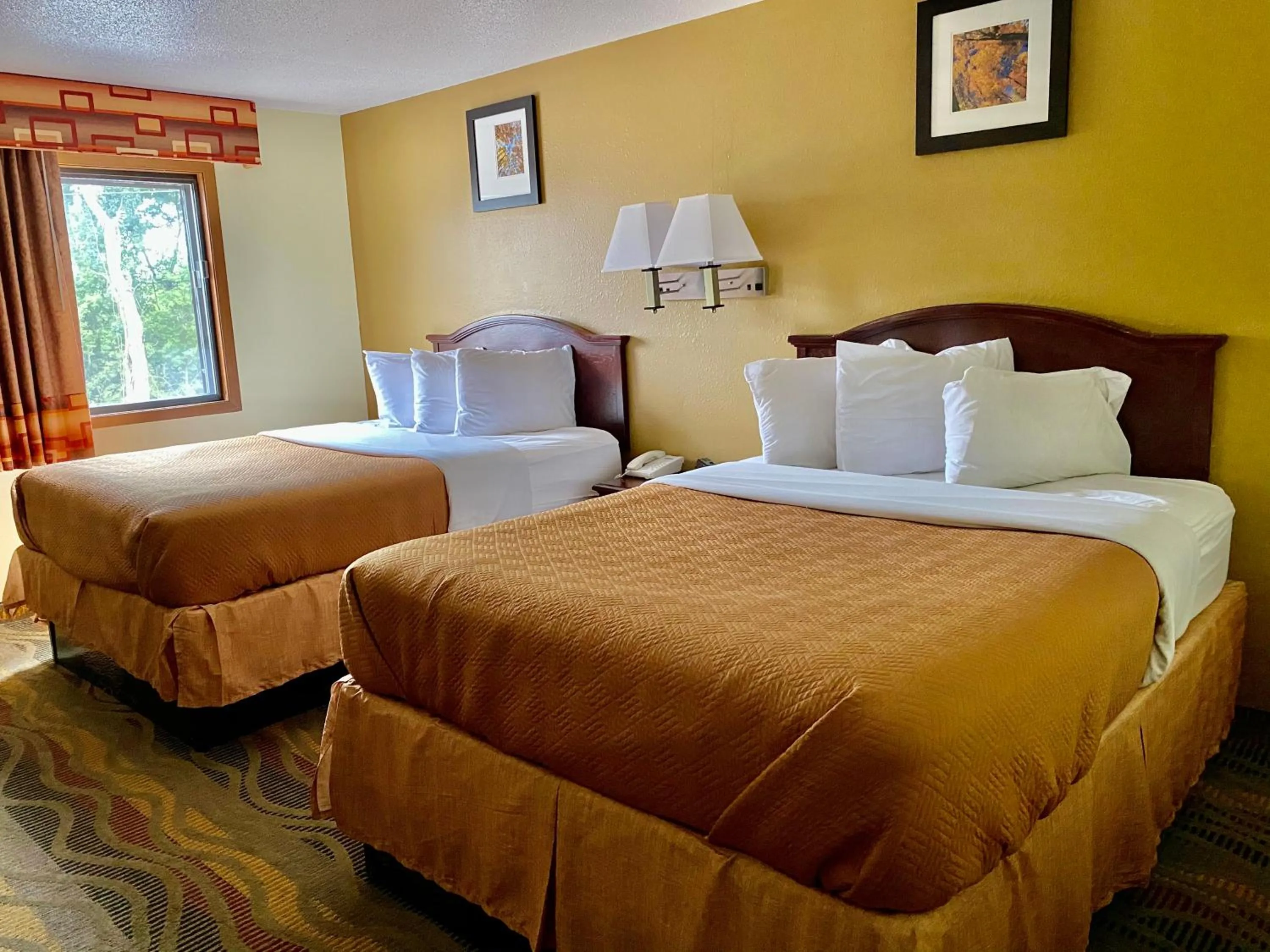 Bed in Travelodge by Wyndham La Porte/Michigan City Area