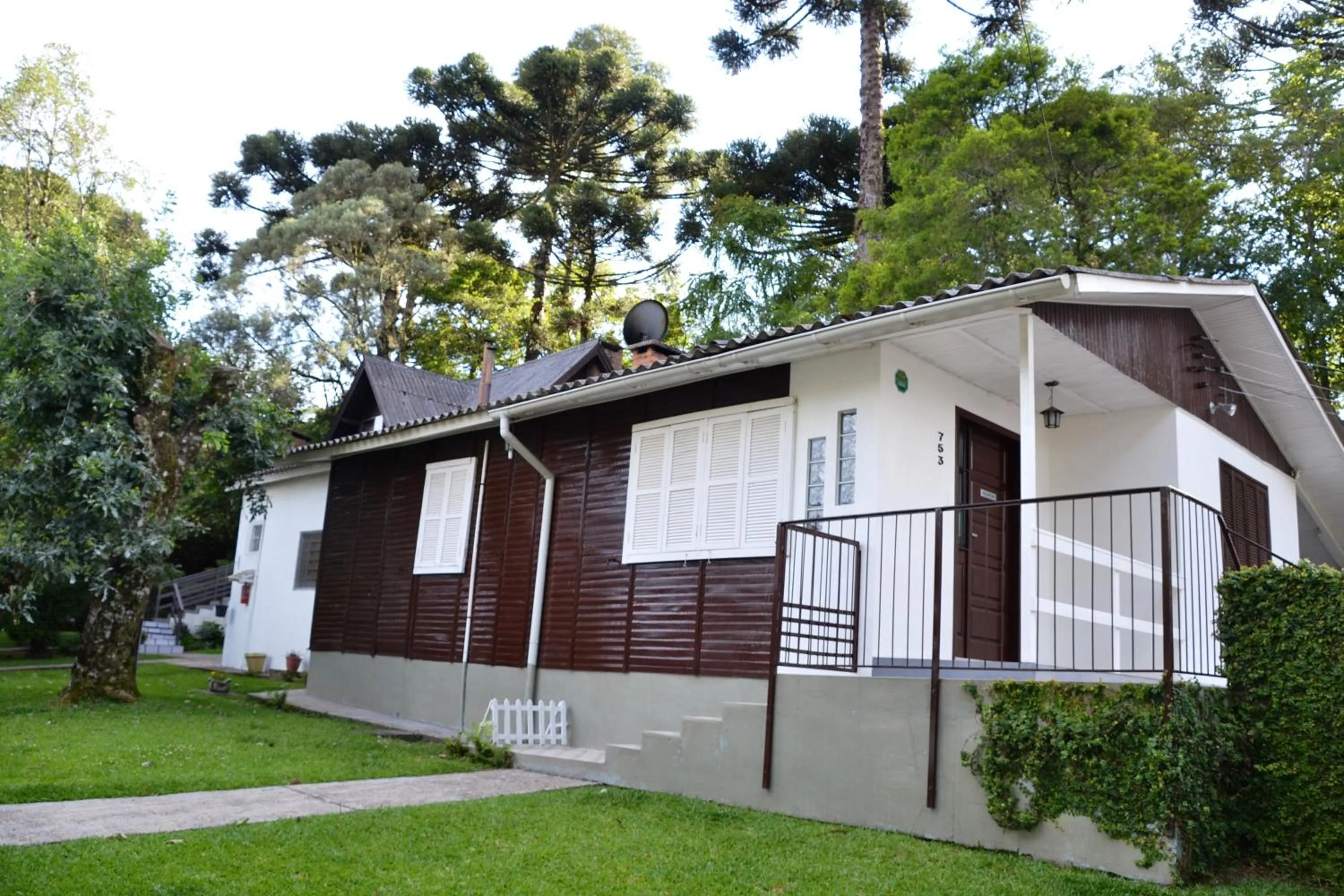 Hotel Pousada Dos Pinheiros