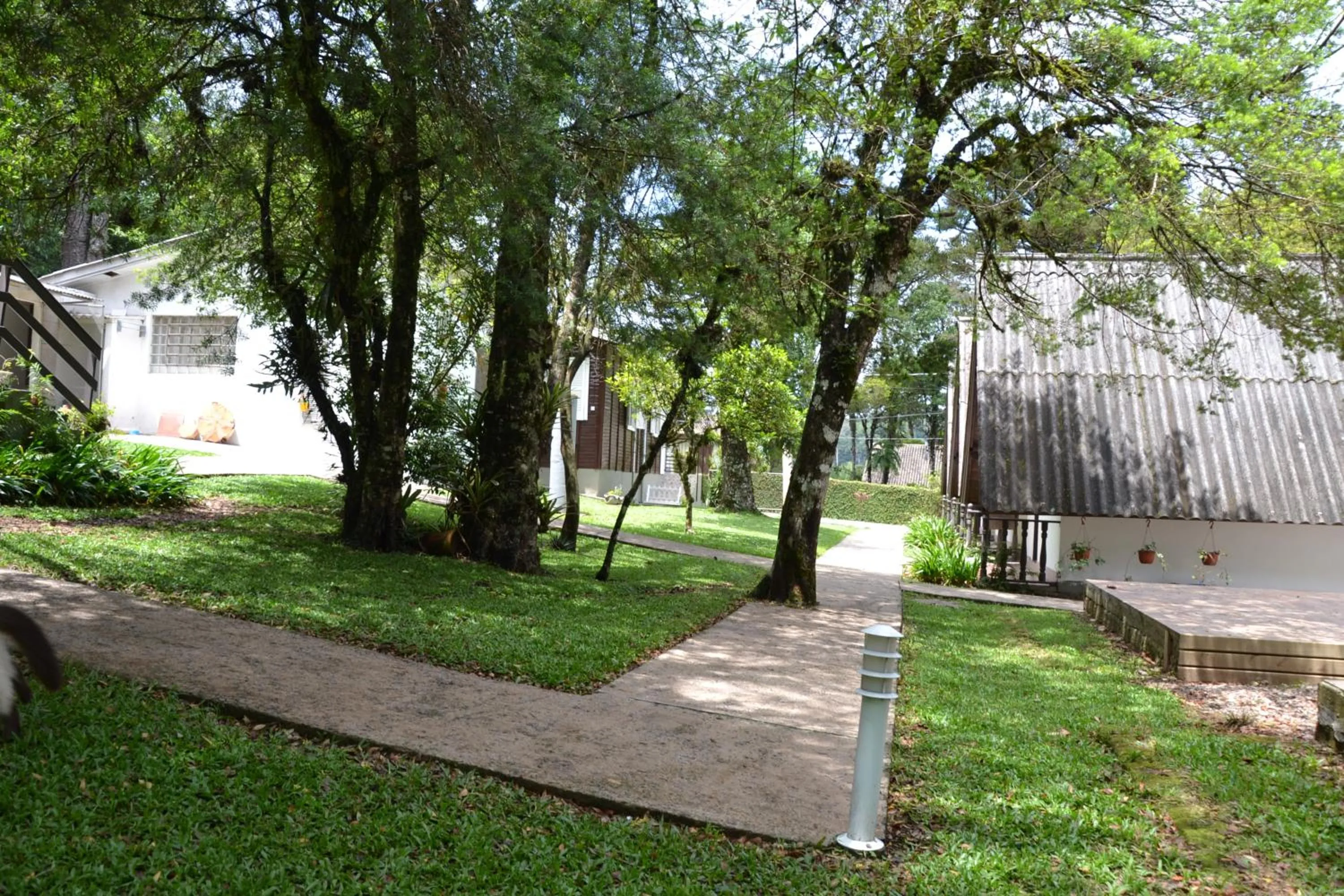 Property building in Hotel Pousada Dos Pinheiros