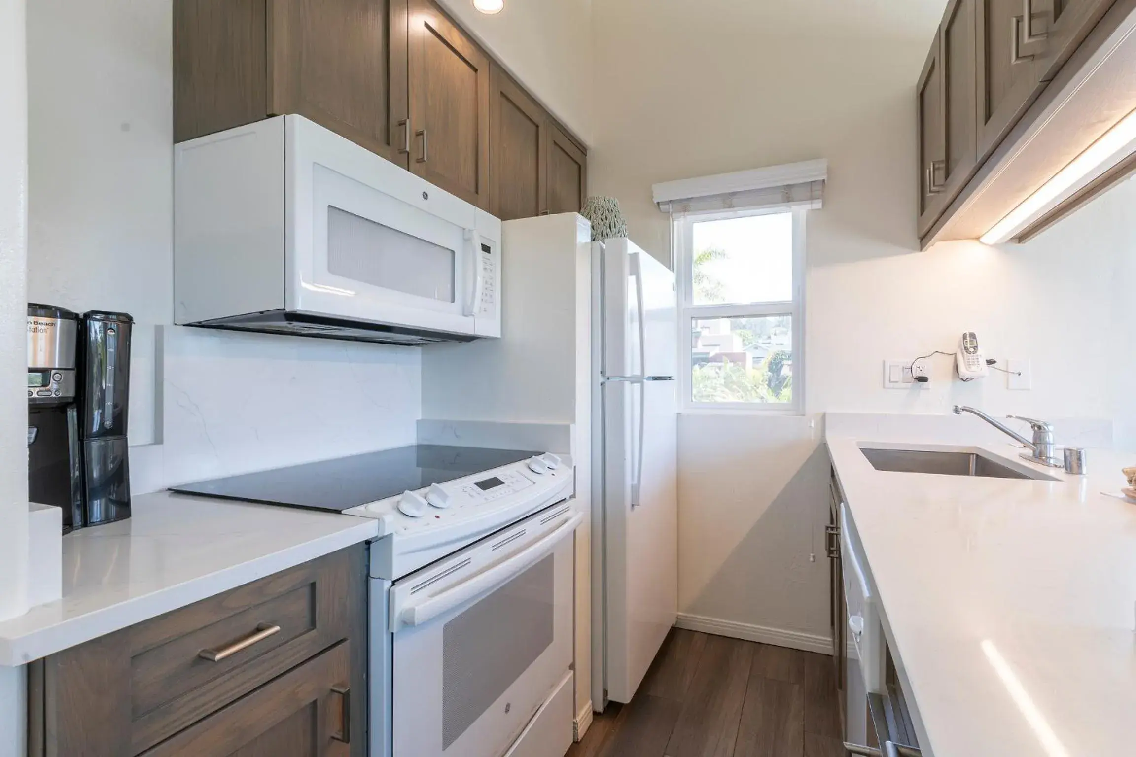 Kitchen or kitchenette in Wave Crest Resort Kitchen or kitchenette in Wave Crest Resort