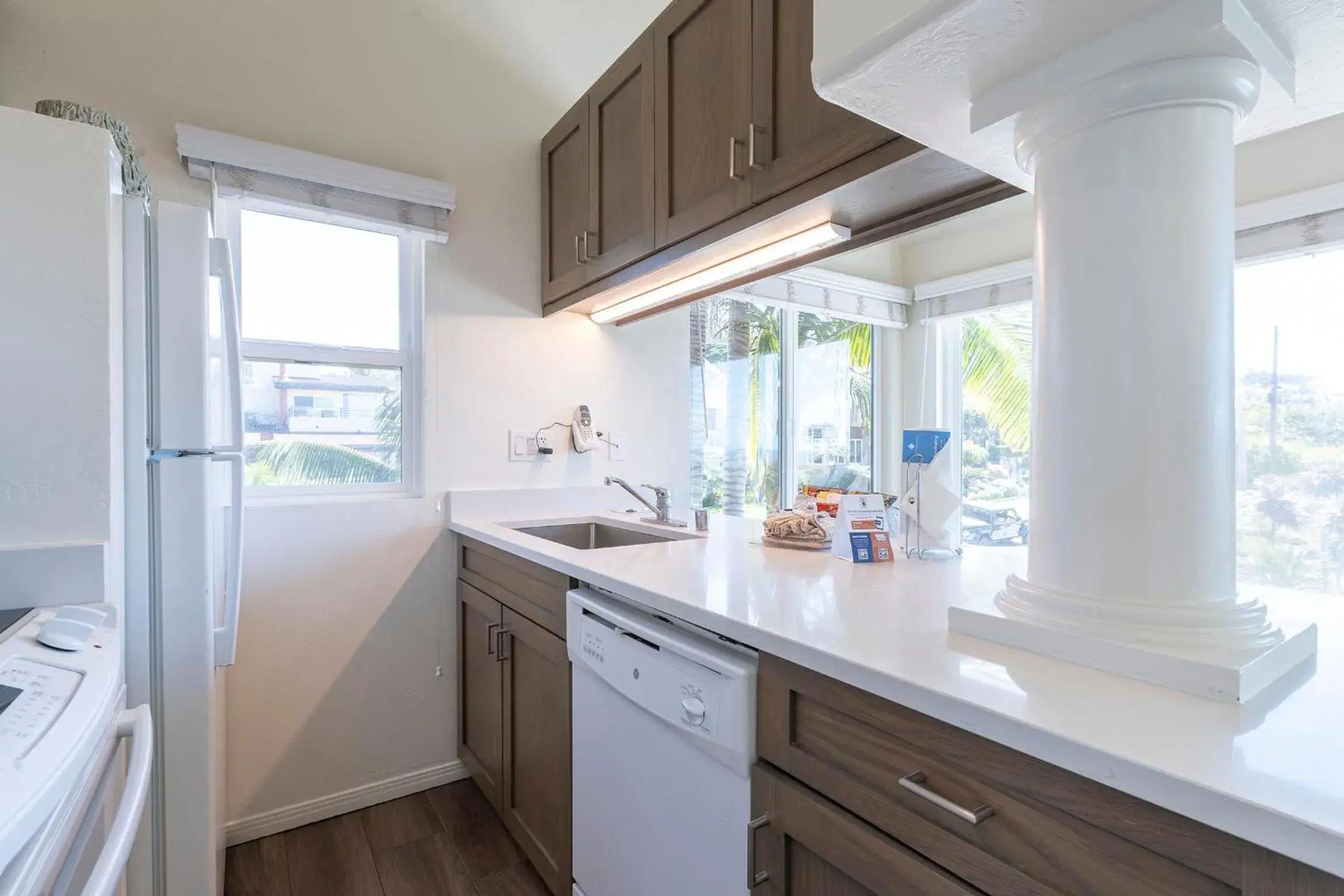 Kitchen or kitchenette in Wave Crest Resort Kitchen or kitchenette in Wave Crest Resort
